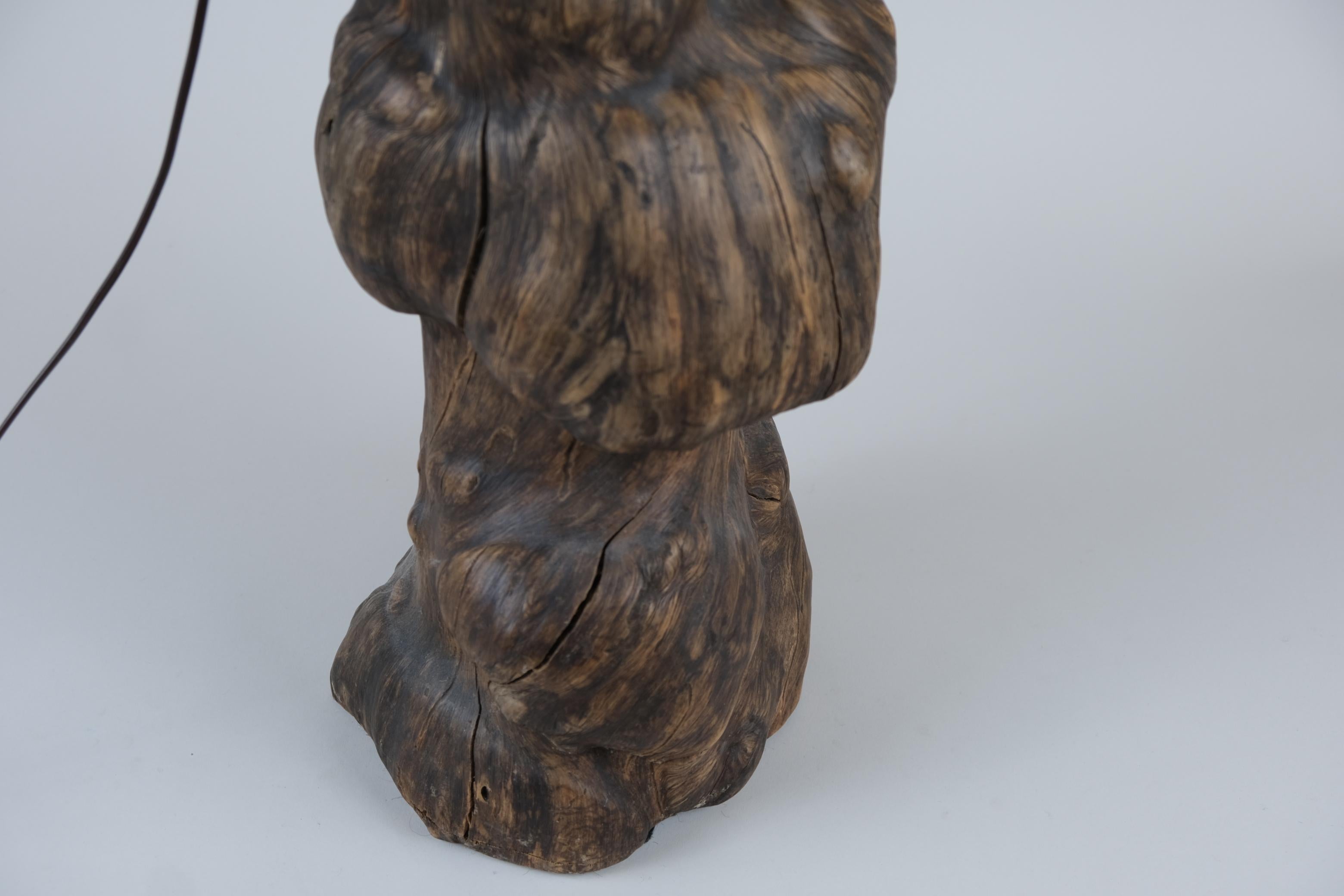 Sizable Burl Floor / Side Lamp, Finland c. 1950s Finlandés en venta