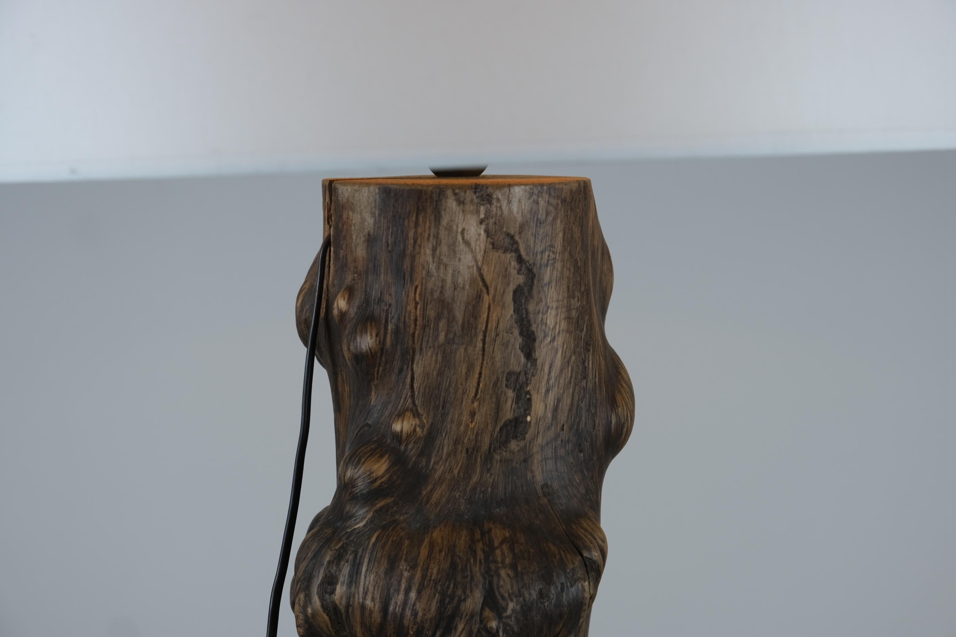Sizable Burl Floor / Side Lamp, Finland c. 1950s en Bueno estado para la venta en Helsinki, FI