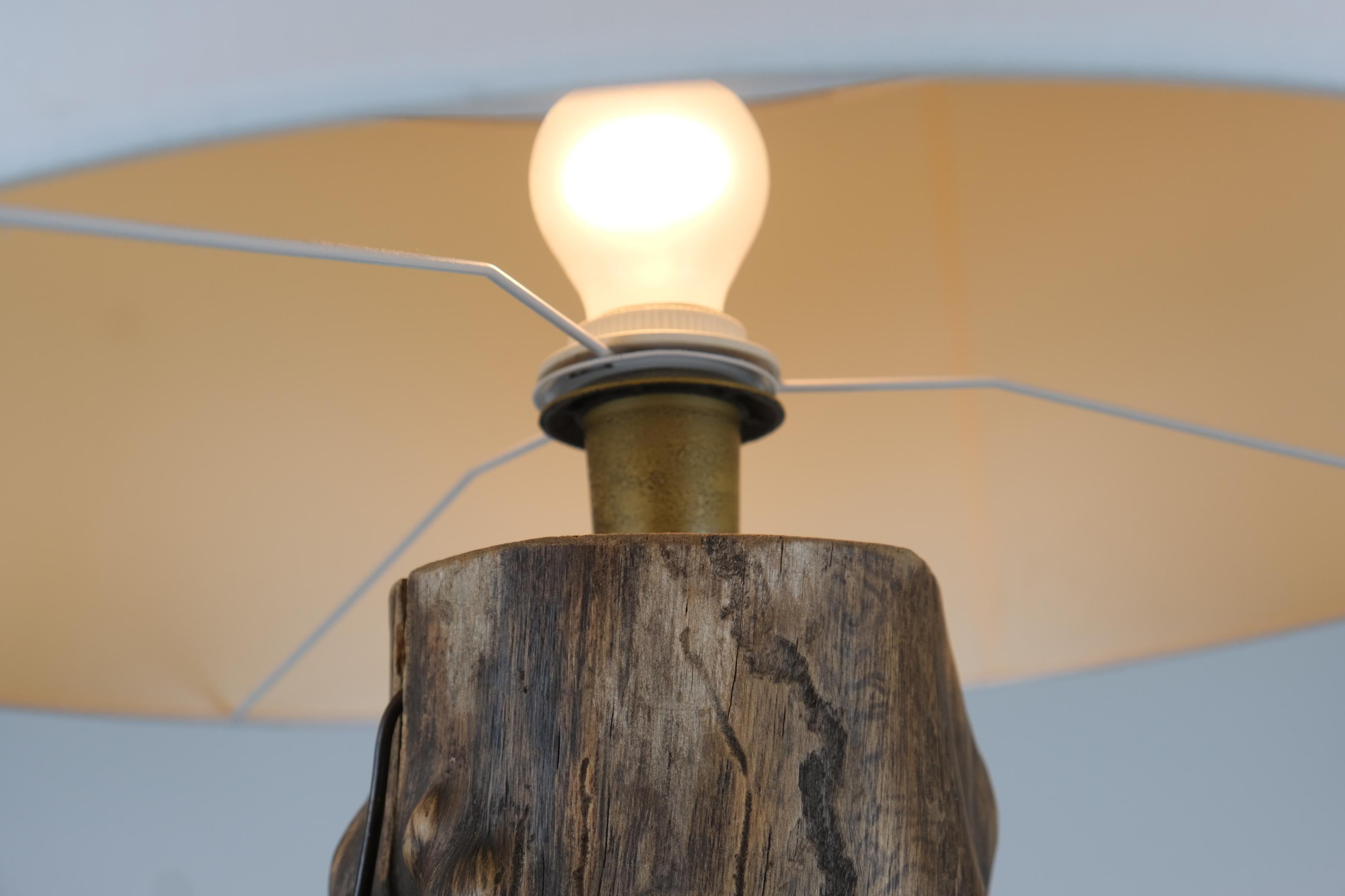 Sizable Burl Floor / Side Lamp, Finland c. 1950s mediados del siglo XX en venta