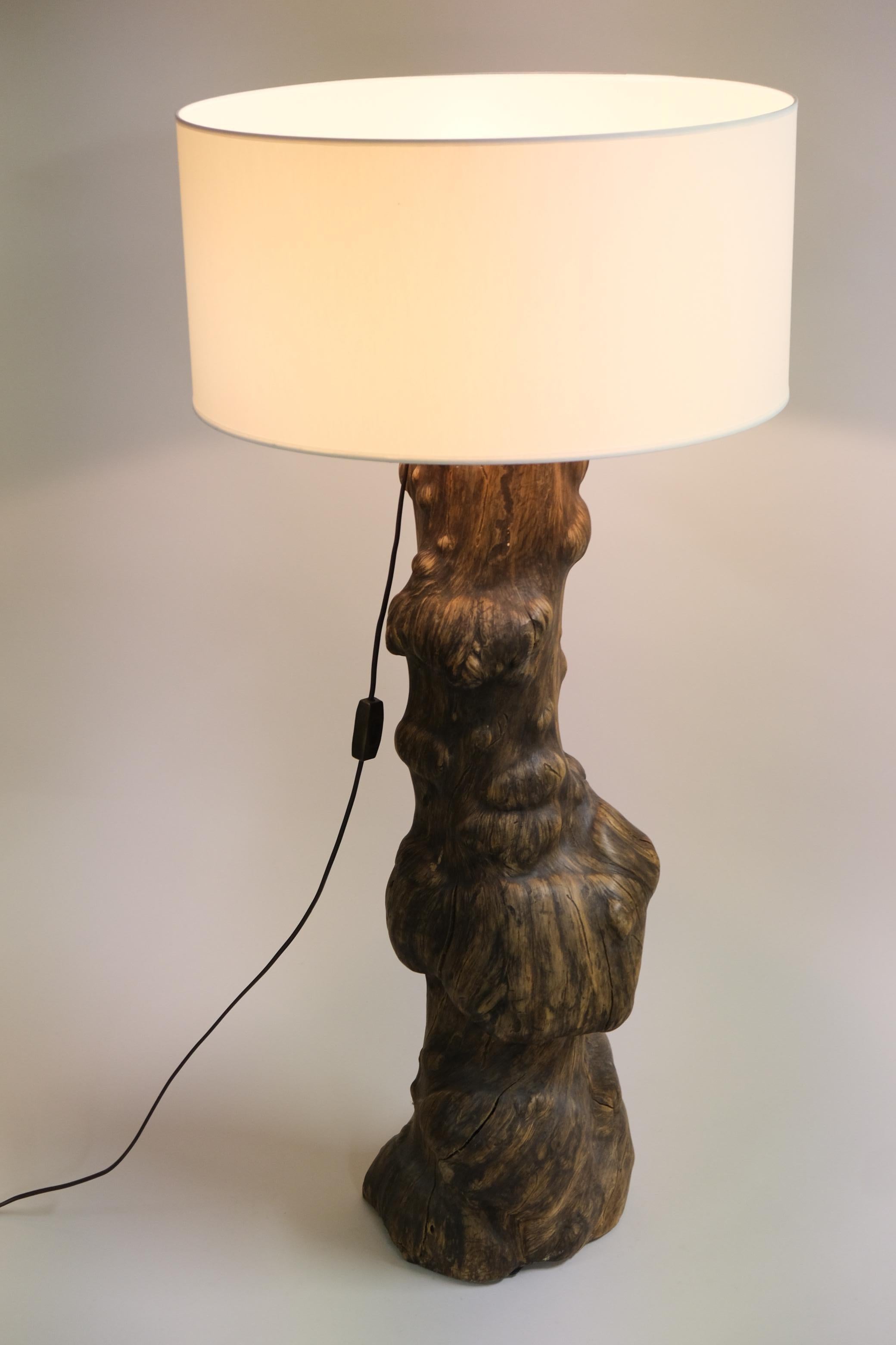 Sizable Burl Floor / Side Lamp, Finland c. 1950s Moderno de mediados de siglo en venta