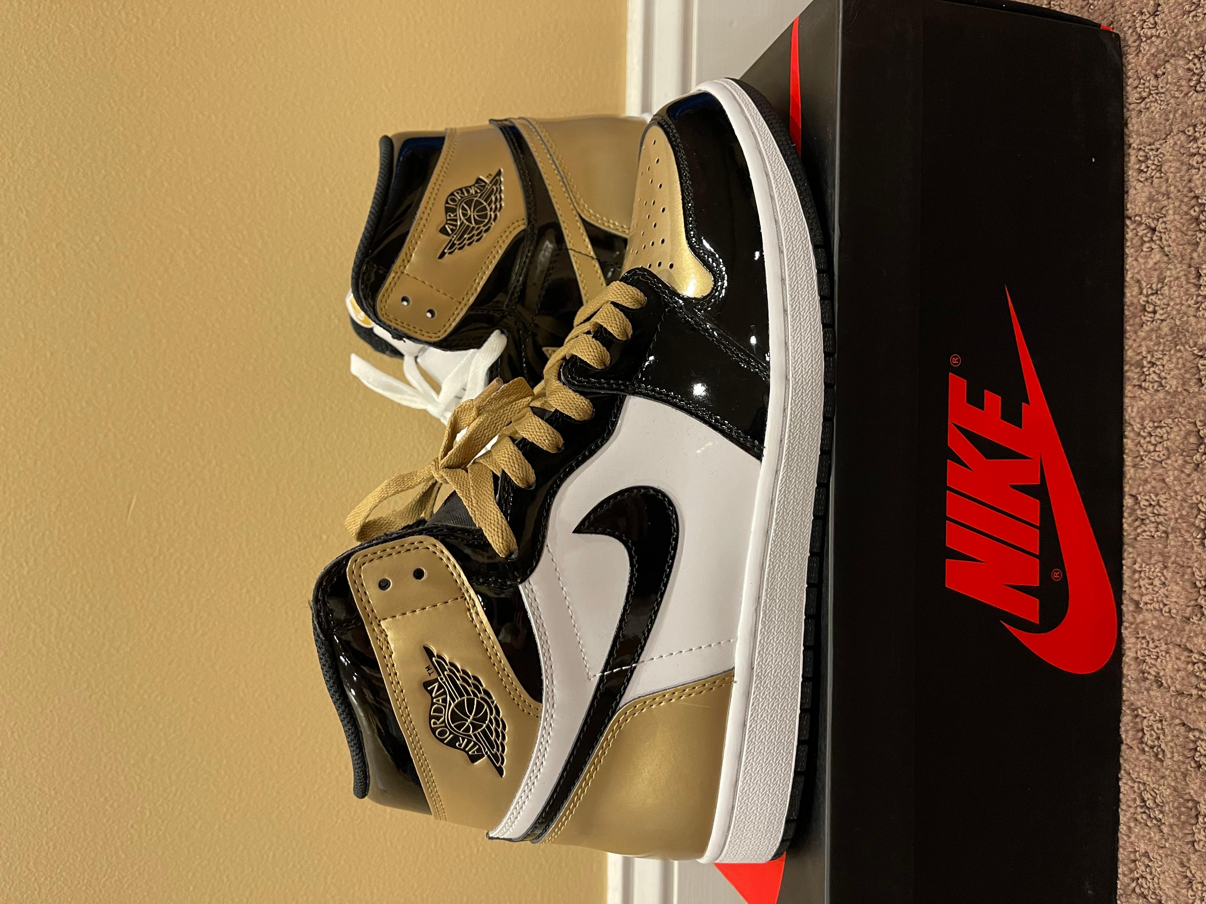 Air Jordan 1 Top 3 Gold
Size 11
Excellent condition (worn x1)
Og all with receipt from Union (purchased at ComplexCon)