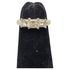 Anello di fidanzamento in oro bianco a 3 pietre in oro bianco 14k