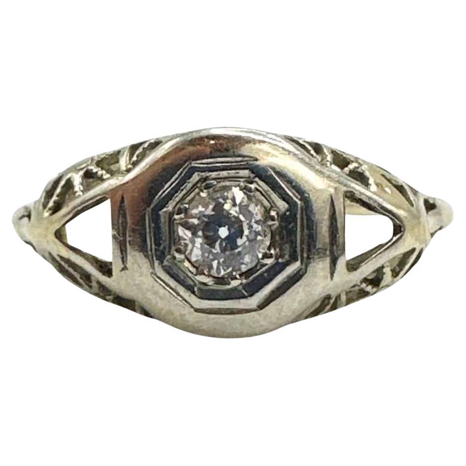 Size 4.75 14K White Gold Antique Ring with Diamond - Timeless Beauty for Women