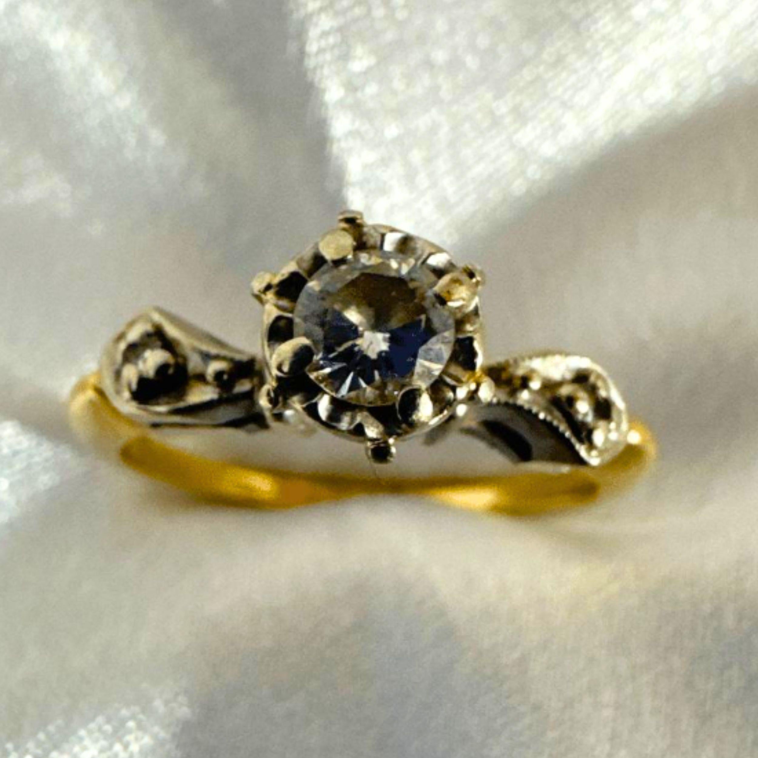 Size 6 - Cute 14K Yellow Gold With White Gold Accent & Diamond Antique Ring For Sale 1