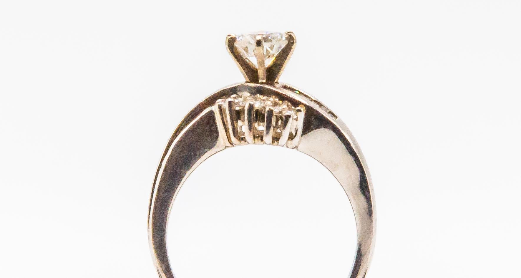 Taille 6.75 Or blanc 14K Stunning Unique Antique Ring with Real Diamonds (bague ancienne unique avec de vrais diamants) en vente 5