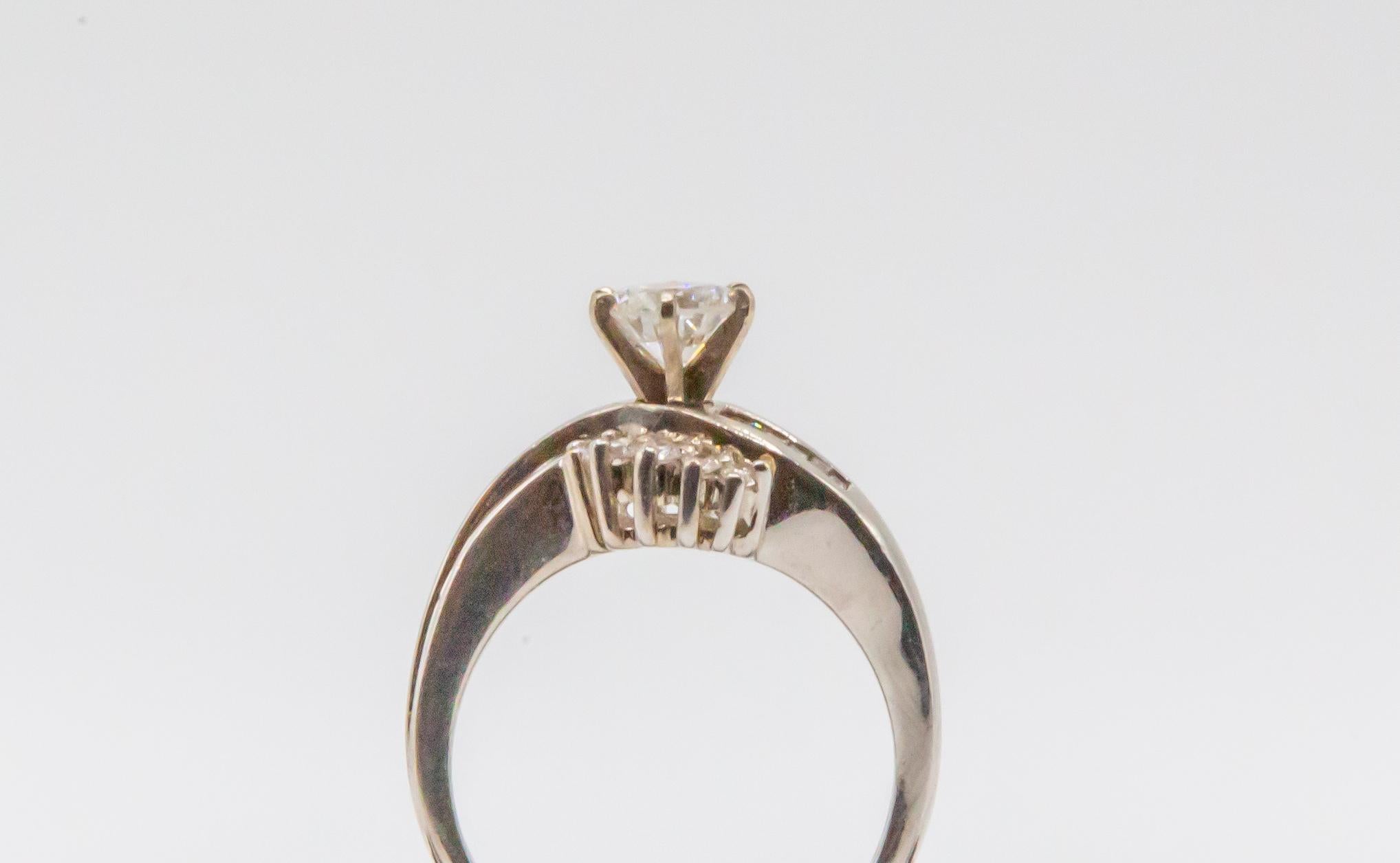 Taille 6.75 Or blanc 14K Stunning Unique Antique Ring with Real Diamonds (bague ancienne unique avec de vrais diamants) en vente 6