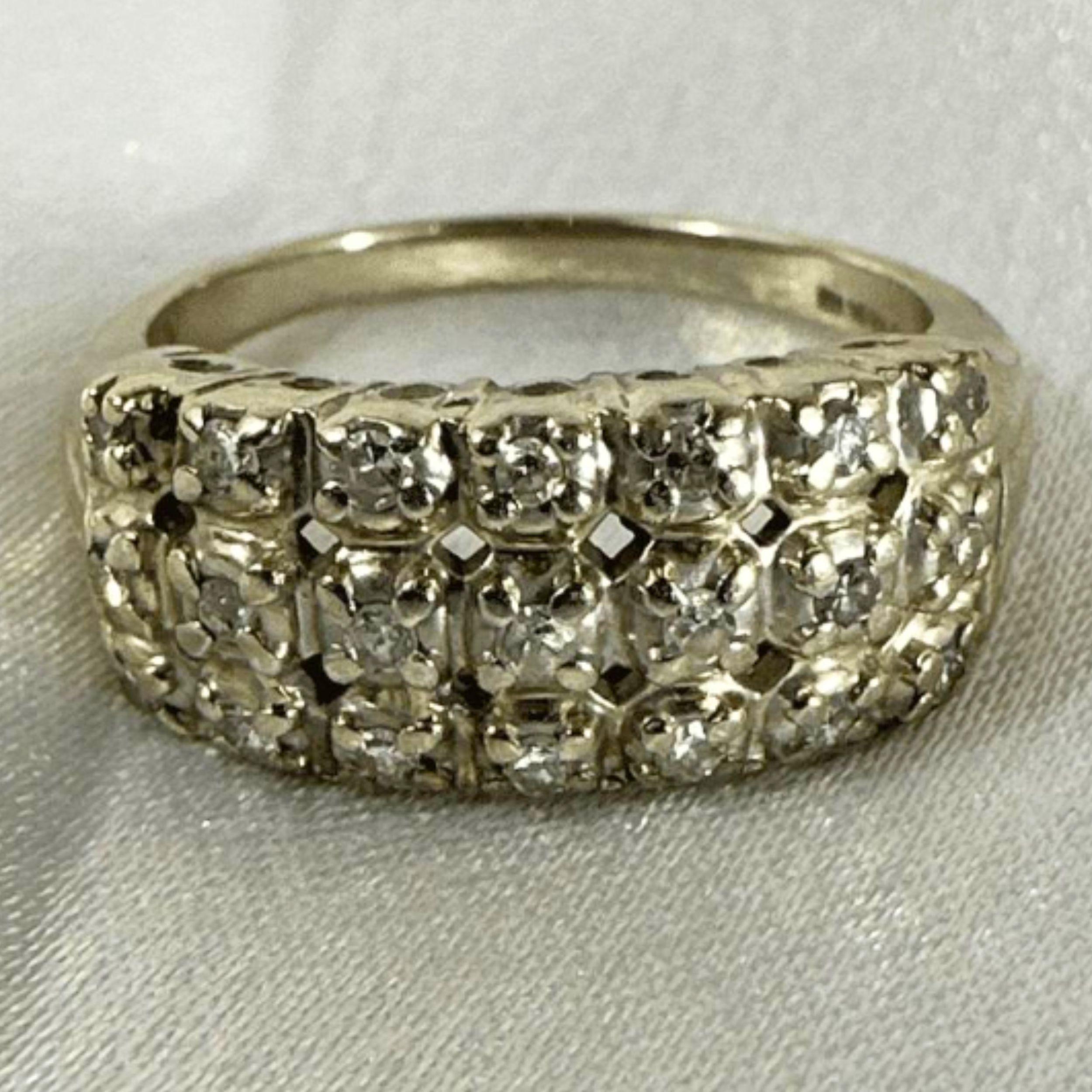 Women's Size 7 - 14K White Gold With 21 Small Diamonds Antique Ring for Women For Sale