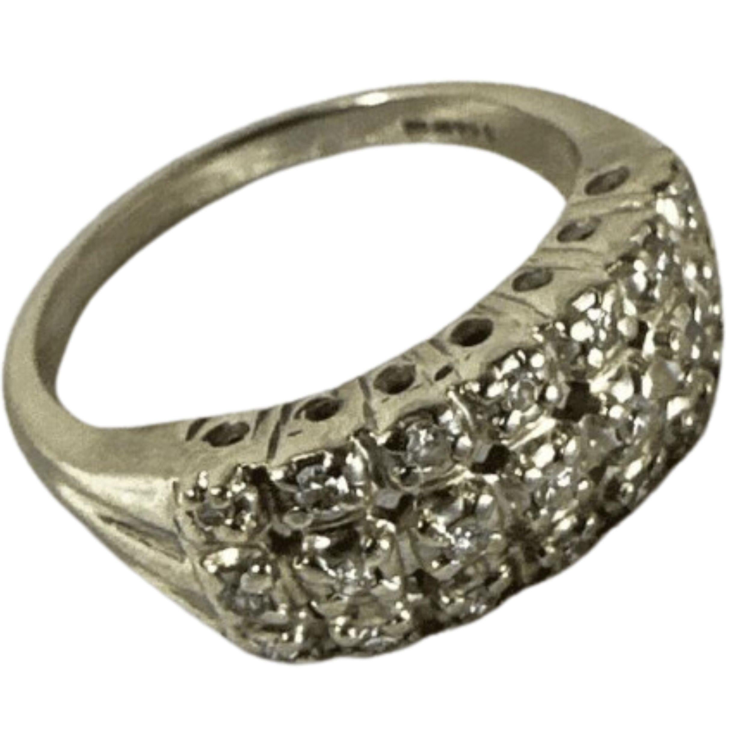 Size 7 - 14K White Gold With 21 Small Diamonds Antique Ring for Women For Sale 2