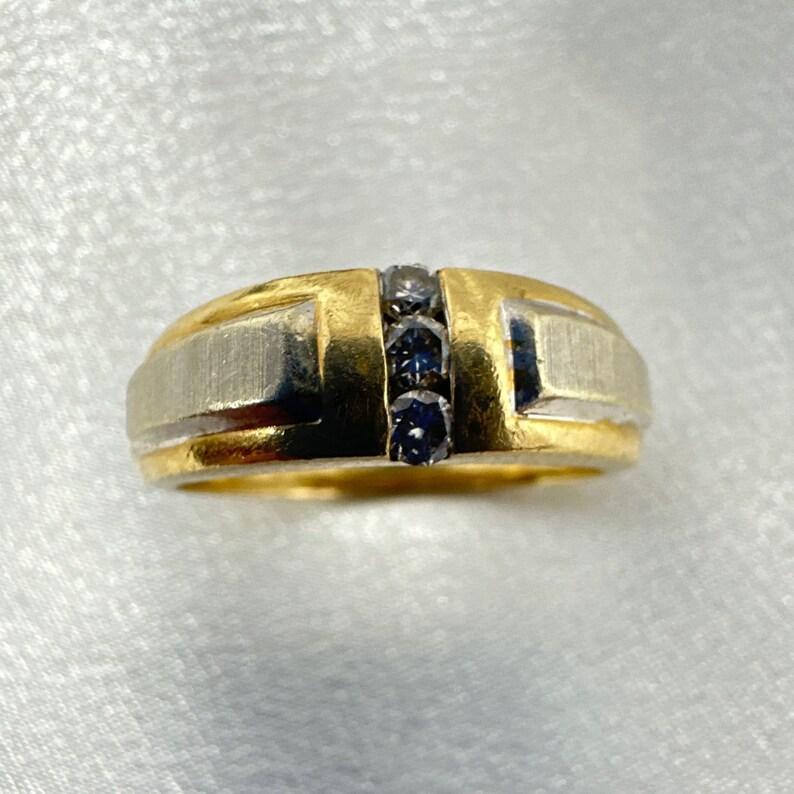 Bague ancienne en or jaune 14 carats avec accents en or blanc et 3 diamants, taille 9,5 Excellent état - En vente à Jacksonville, FL