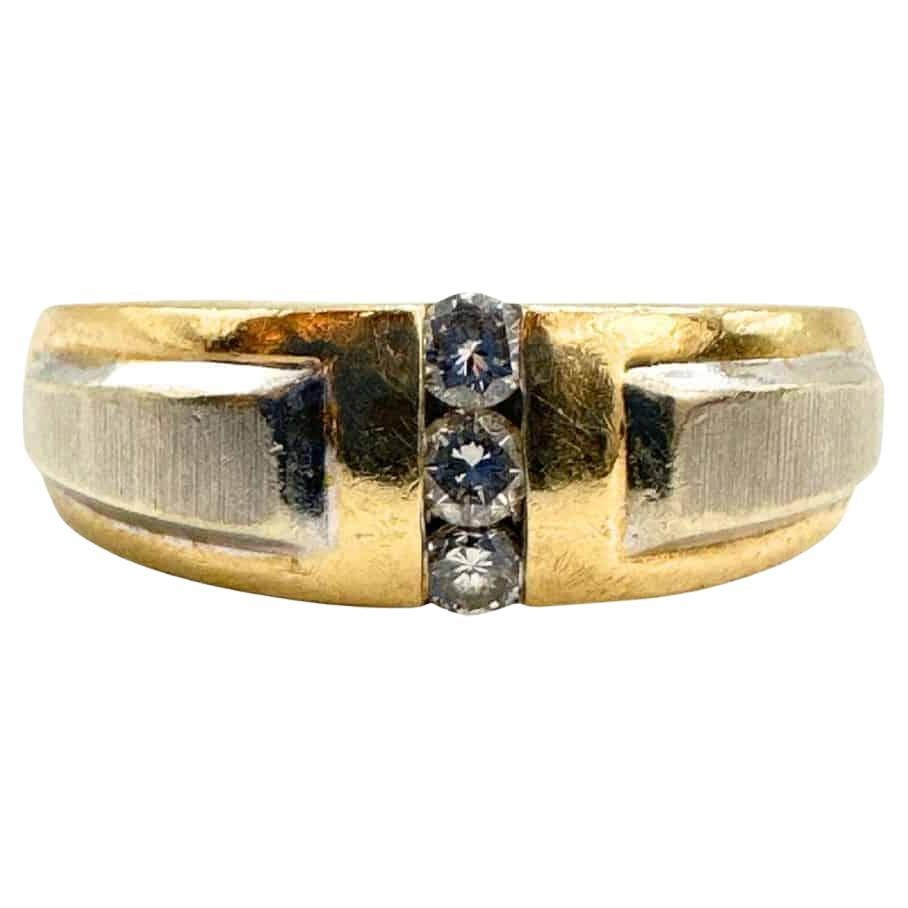 Bague ancienne en or jaune 14 carats avec accents en or blanc et 3 diamants, taille 9,5 en vente
