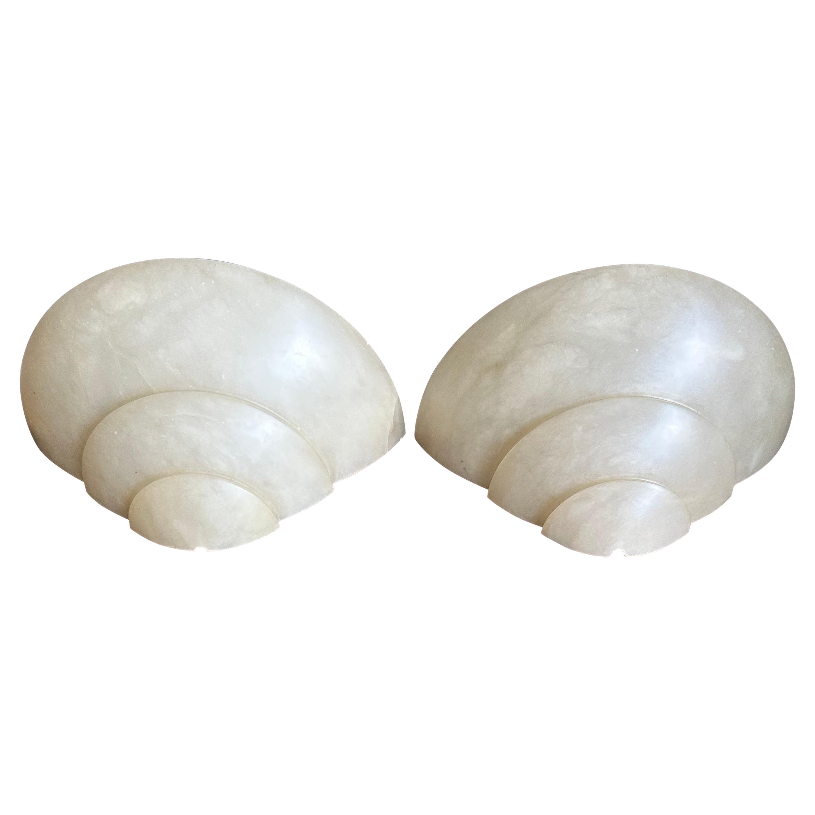 Coppia di lampade da parete in alabastro stratificato in stile Art Deco