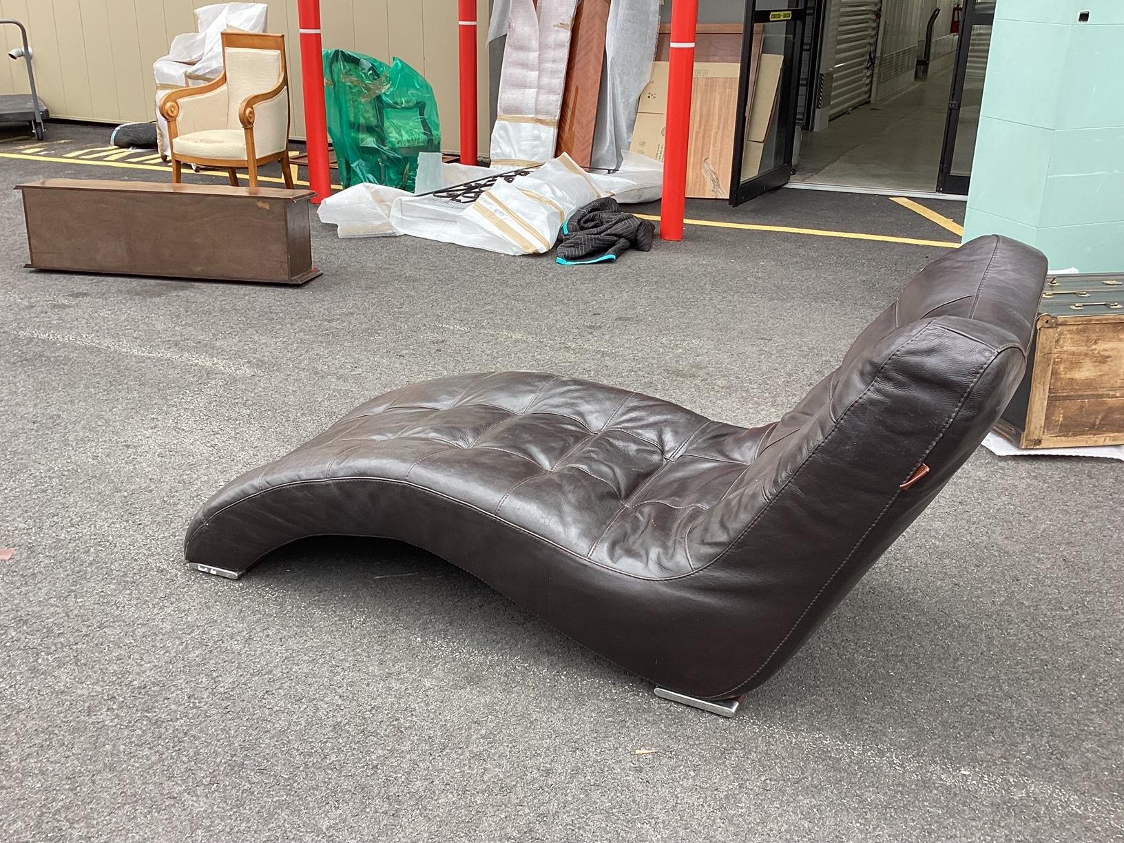 Sizzling Hot Vintage Italian Leather Chaise Longue For Sale 1