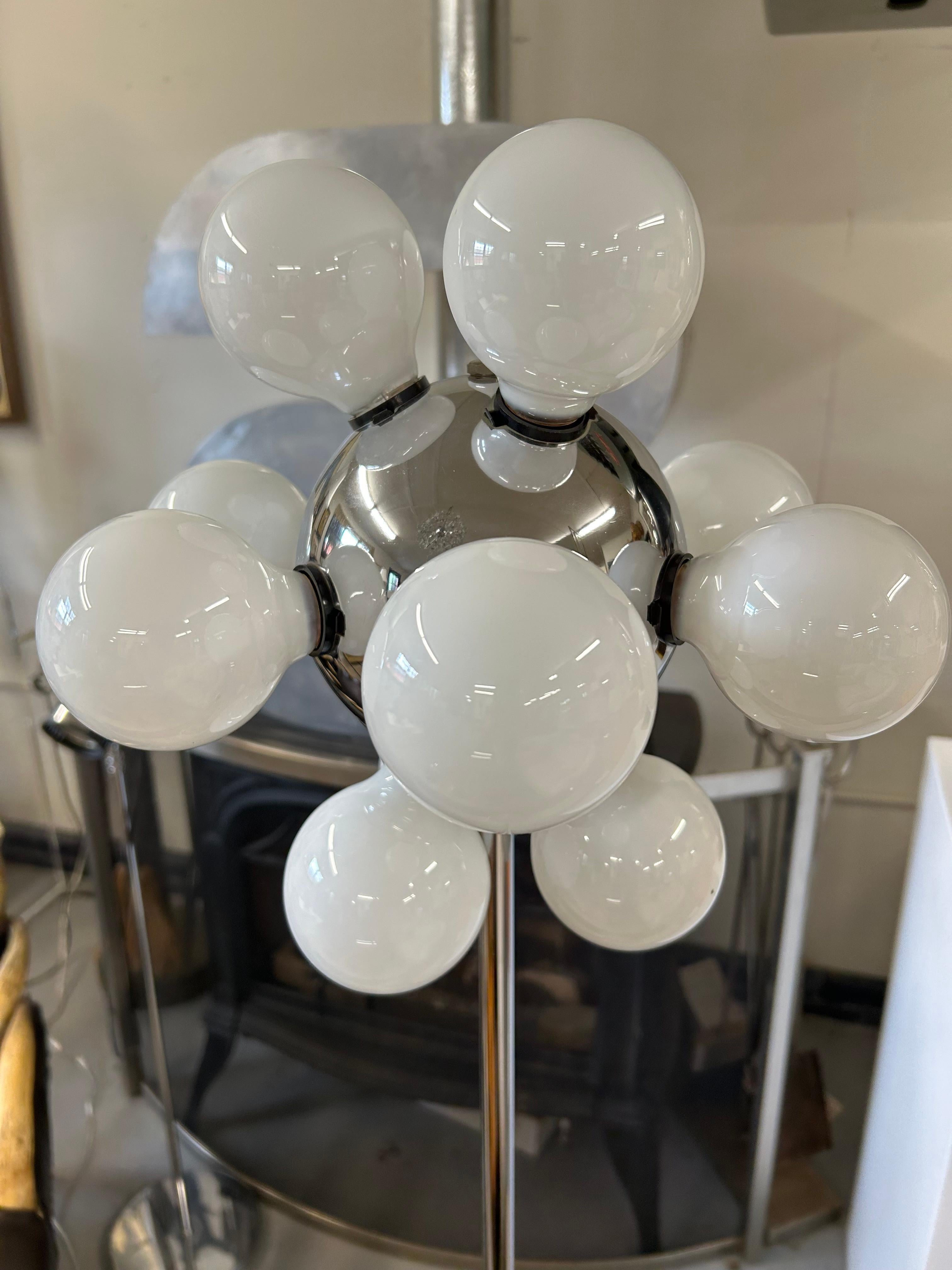 Lampada da terra in stile Sputnik con 12 lampadine, in stile Vintage Mod Chrome In condizioni buone in vendita a Hopewell, NJ