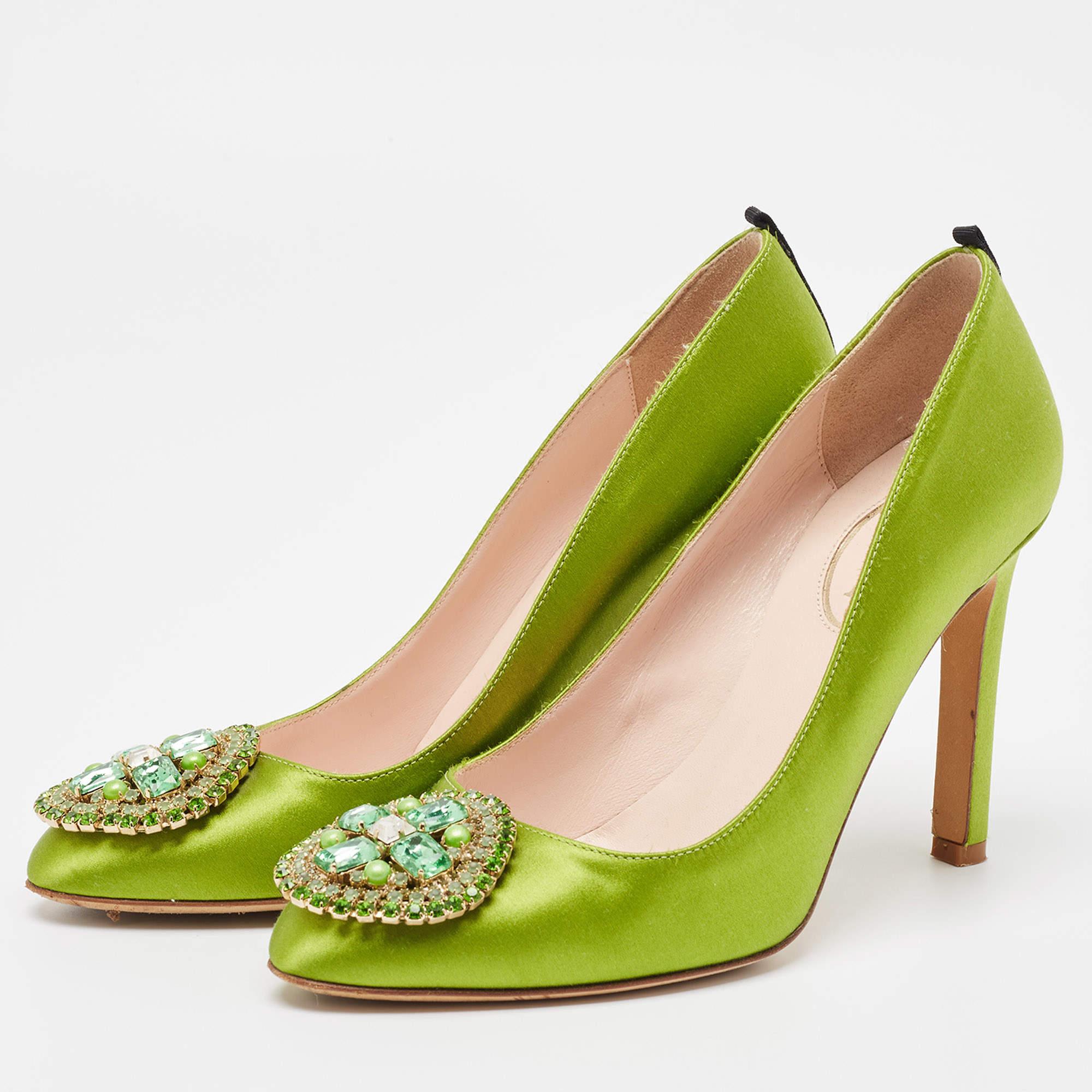 Perfettamente cucite e rifinite per garantire un look e una vestibilità eleganti, queste décolleté verdi di Sarah & Greene & Greene sono un acquisto che amerai sfoggiare. Sono bellissime ai piedi.