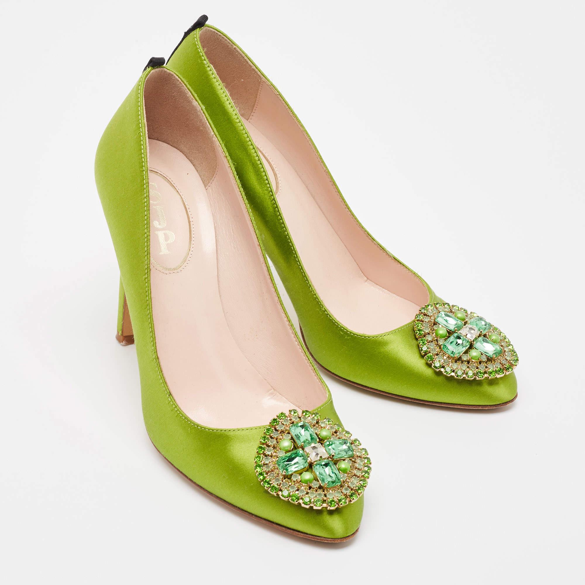SJP Sarah Jessica Parker Greene & Greene Greene & Greene Pumps con cristalli, taglia 37 In condizioni buone in vendita a Dubai, Al Qouz 2