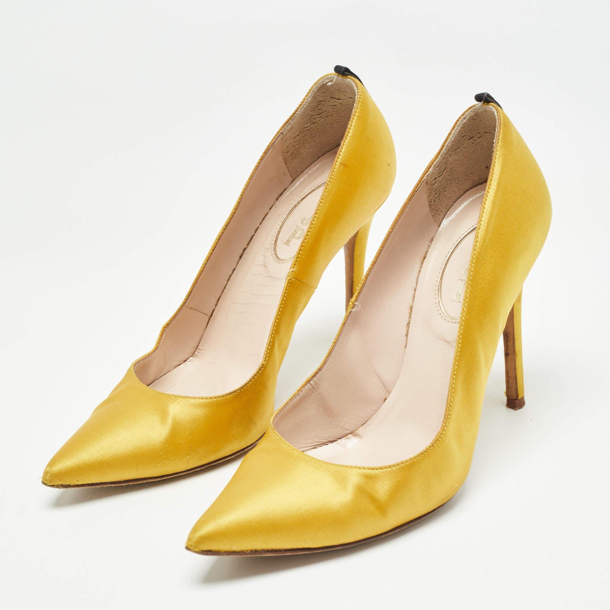 Setzen Sie mit diesen Designer-Pumps ein schickes Stil-Statement. Mit ihren robusten Absätzen und strapazierfähigen Sohlen sind sie perfekt für Ihre modischen Ausflüge