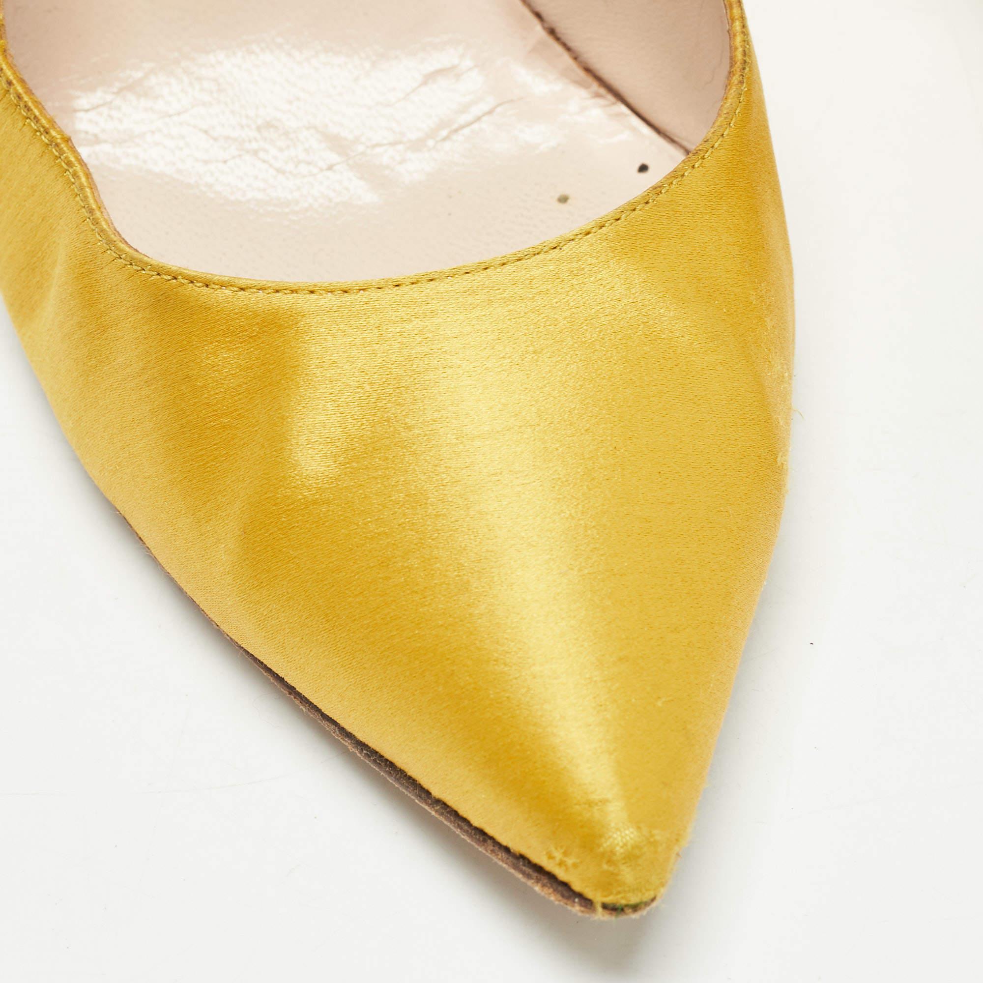 SJP Sarah Jessica Parker Gelbe Satin-Pumps mit spitzer Zehe Größe 37 im Angebot 3