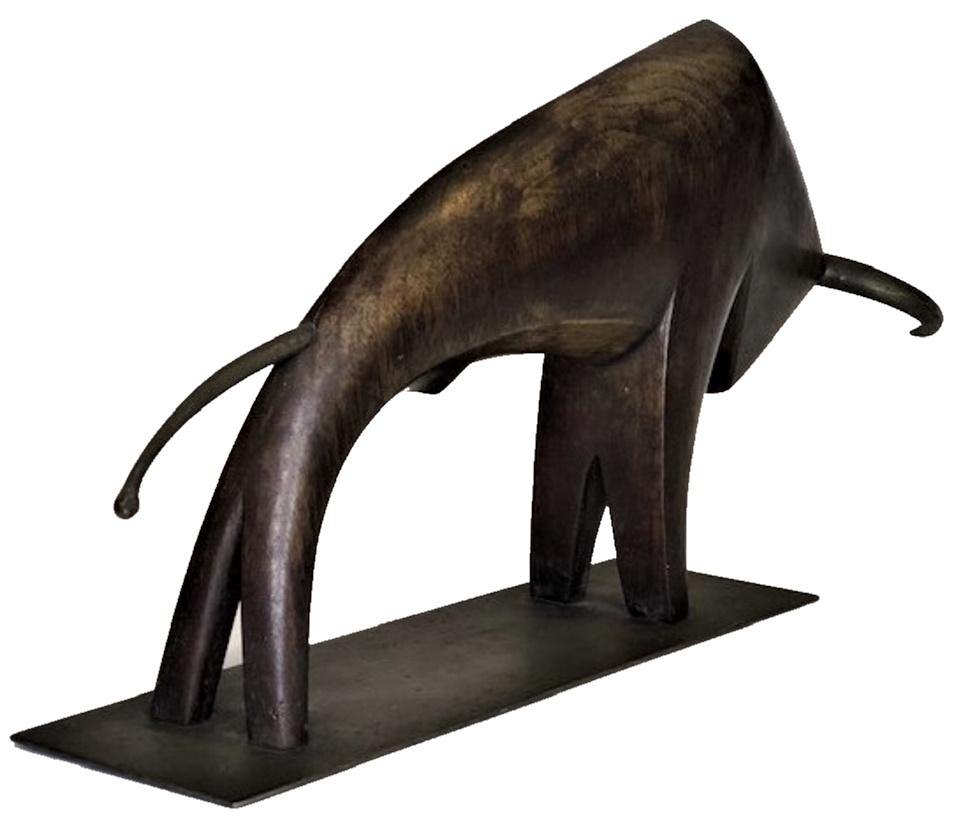 Sier Kunst, Stier, österreichische Art-déco-Skulptur aus Holz und Messing, ca. 1930 (Handgefertigt) im Angebot