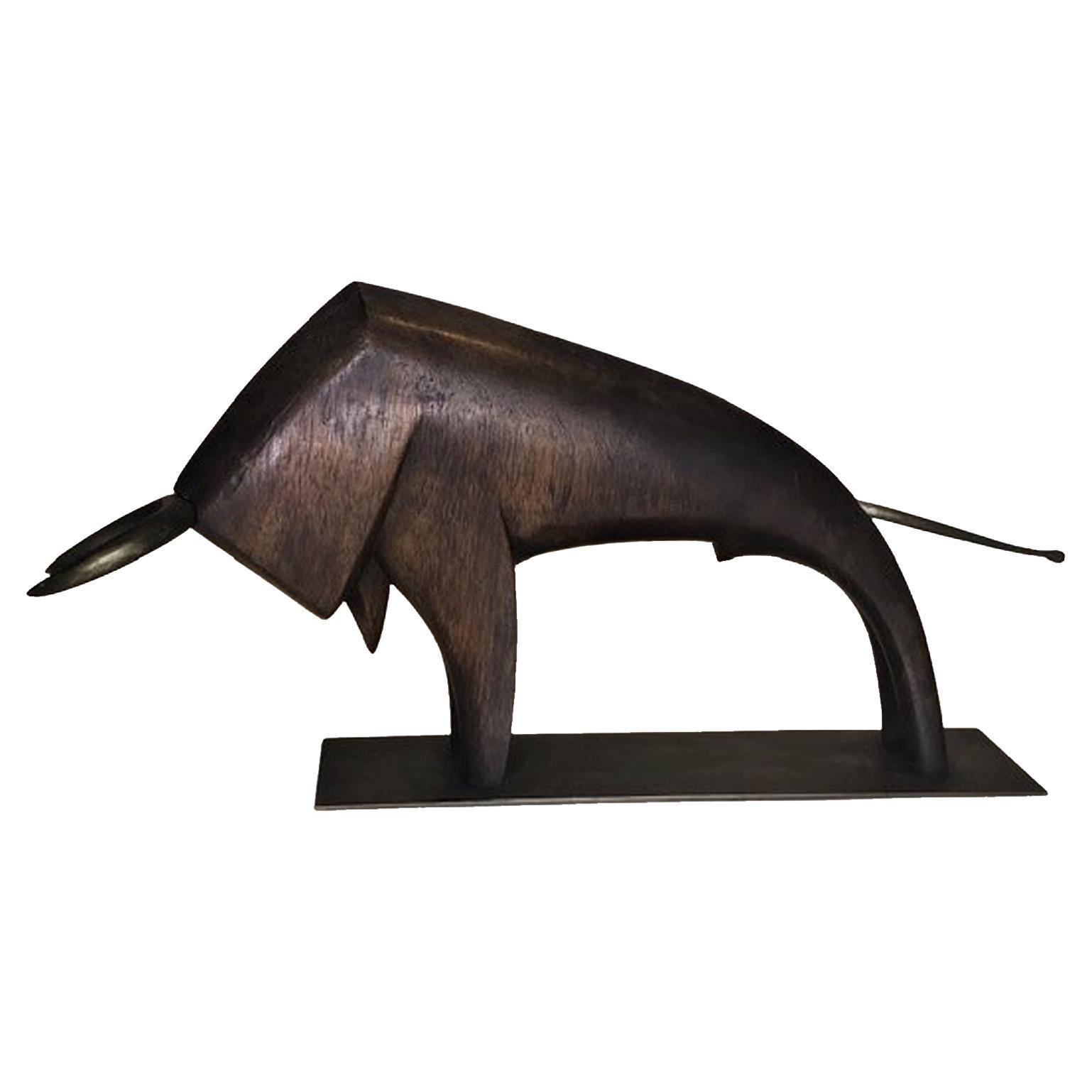 Sier Kunst, Stier, österreichische Art-déco-Skulptur aus Holz und Messing, ca. 1930 im Angebot
