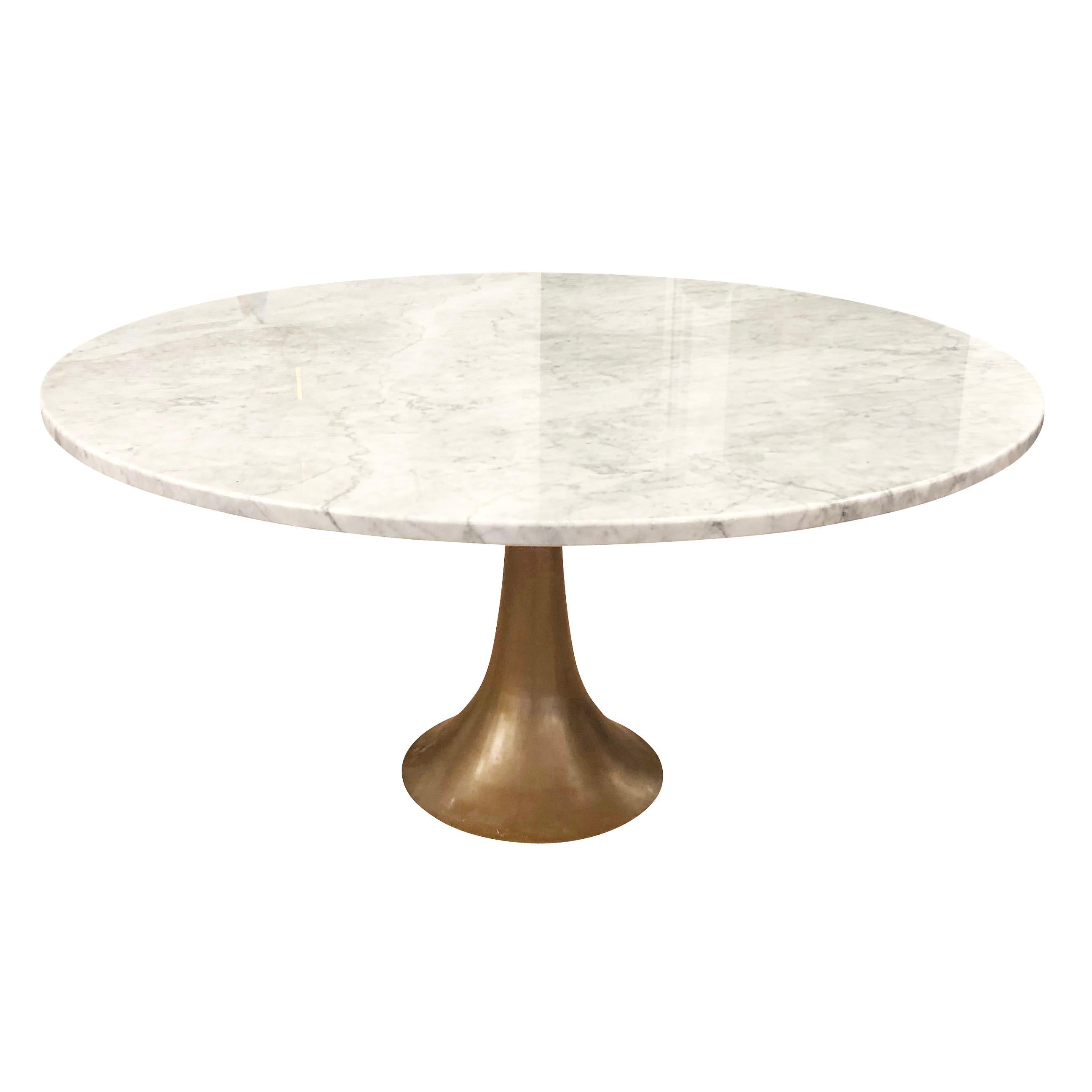 Magnificent dining or center table designed by Angelo Mangiarotti for Bernini in 1959. The top is white Carrara marble and the base is patinated bronze cast from a one of a kind terra-cotta mold.

Condition: Excellent vintage condition, minor wear