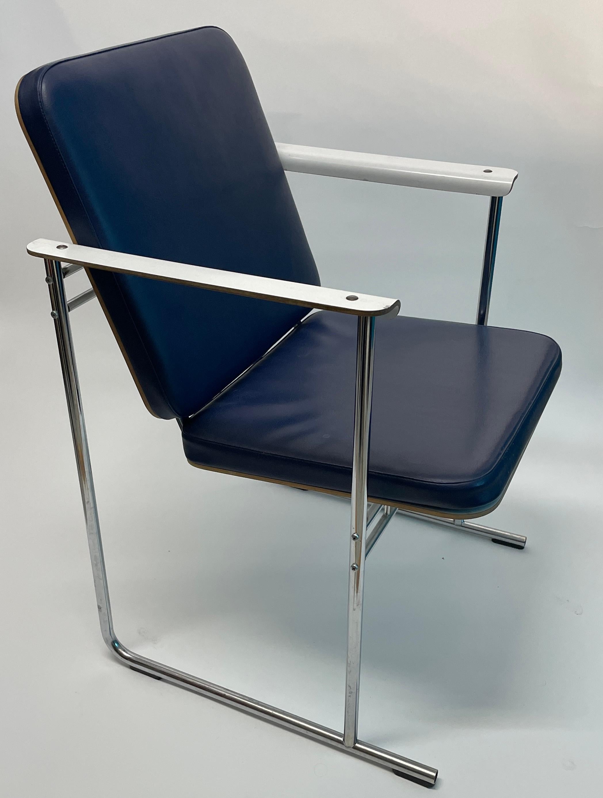 Skaala armchair designed by Yrjö Kukkapuro for Avarte Finland 1980's. 

Chairs designed by Kukkapuro are known for their good ergonomics, like this chair is good example of it.

Seat, backrest and armrest's is made of Laminated plywood. Seat and