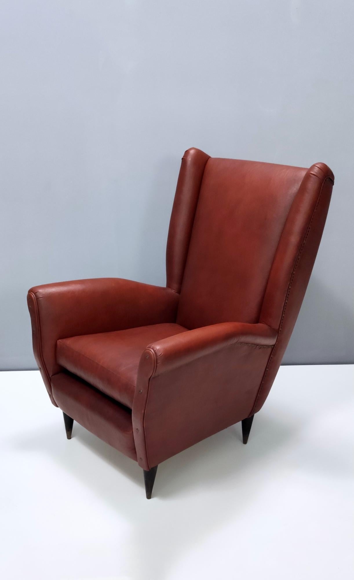 Mid-Century Modern Skai Wingback Armchair Ascribable to Mod. 512 attr. to Gio Ponti Produced by ISA For Sale