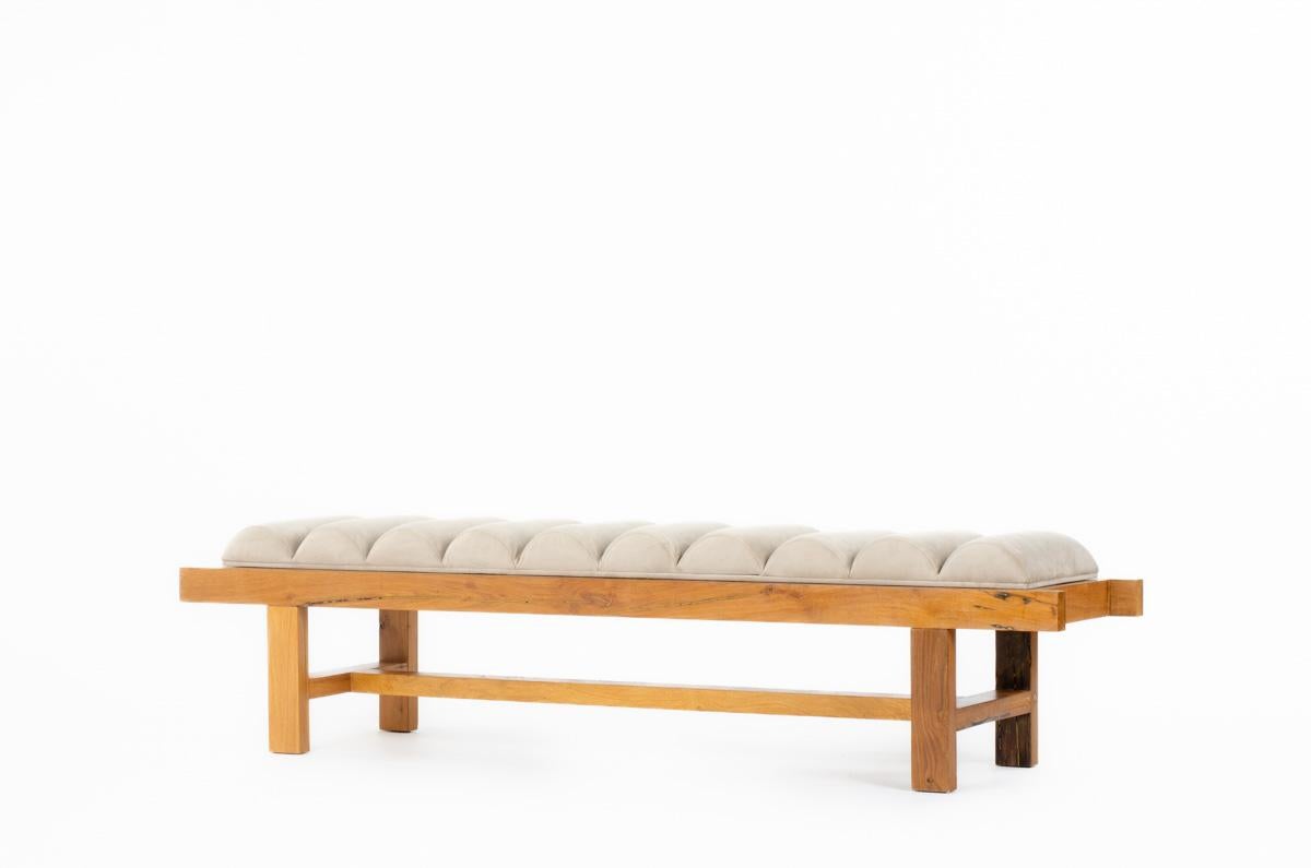 Modèle de banc Skala
Sur mesure avec vos finitions
Forme rectangulaire avec lattes, en chêne
Coussin en mousse recouvert de velours

Fabriqué avec du vieux bois dans notre atelier

Finitions : 
- bois teinté,
- vernis tampon chêne doré,
- vernis