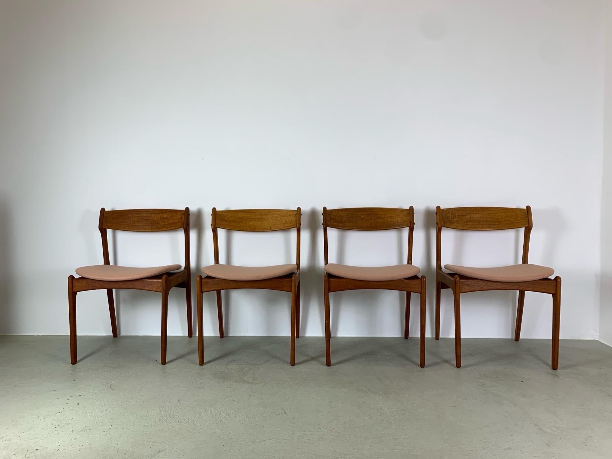 4x Skandinavian Dining Chairs by Erik Buch, Denmark 1950s In Excellent Condition For Sale In St-Brais, JU