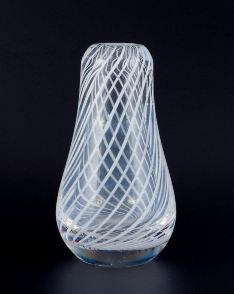 Skandinavian glass artist. Mouth-blown art glass vase in clear glass designed with white lines.
1970s/1980s.
In perfect condition.
Dimensions: H 16.0 cm x D 8.5 cm.