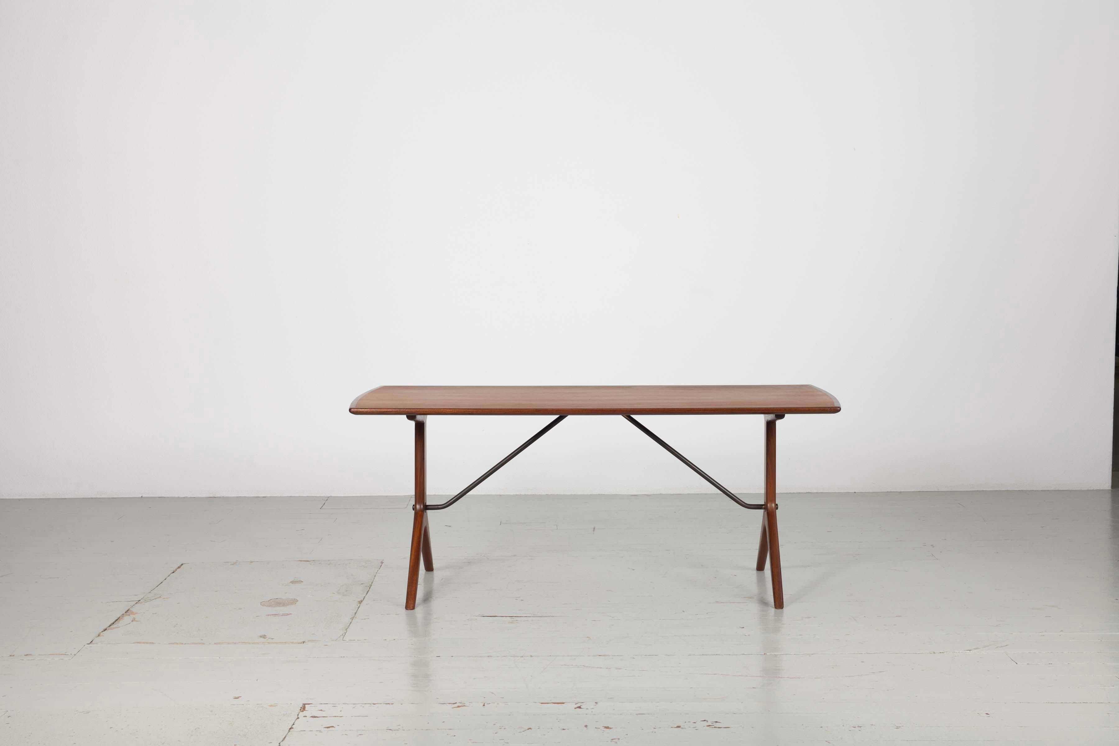 Coffee Table, Design by Karl Eric Ekselius

Plaque by C.O. Carlsson Möbelindustri, Vetlana
Materials: Teak wood, brass fittings
Good vintage condition

This elegant coffee table, designed by Karl Eric Ekselius, features clean lines and high-quality