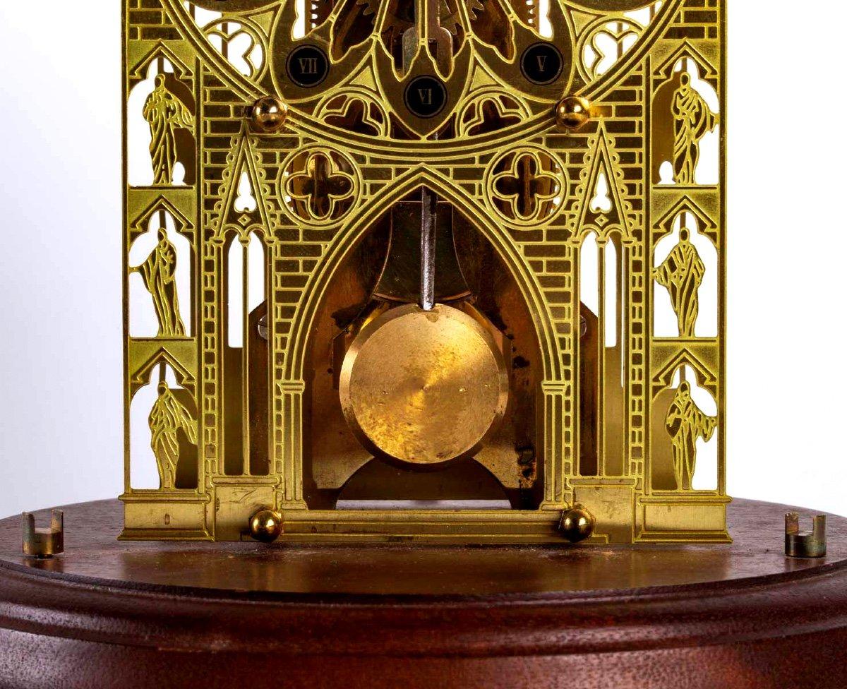 Beautiful and rare fireplace clock, skeleton, representing York Minster from Franklin MInt collector cloks.
It is made of brass protected from dust by a very pretty glass globe on a wooden base.

Period: XXth
circa: 1980-1985
Dimensions: