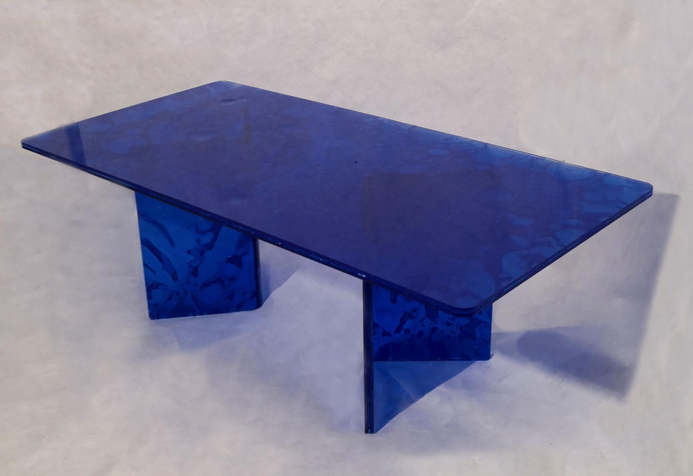 Contemporary Sketch Coffee Table Made in Acrylic Blue Design Roberto Giacomucci in 2022 For Sale
