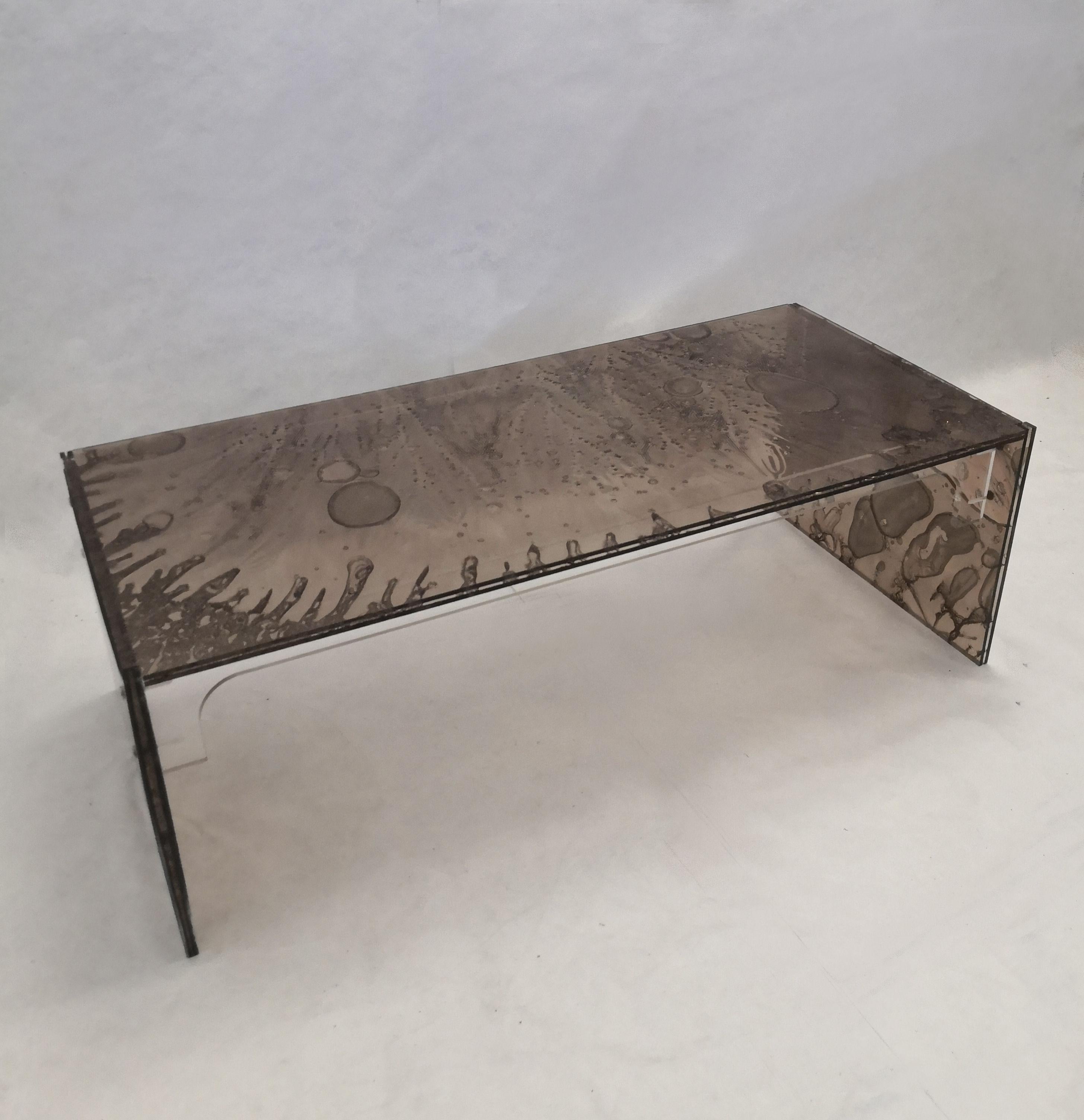 Sketch Coffee Table Made in Acrylic brown Design Roberto Giacomucci in 2023 For Sale 1