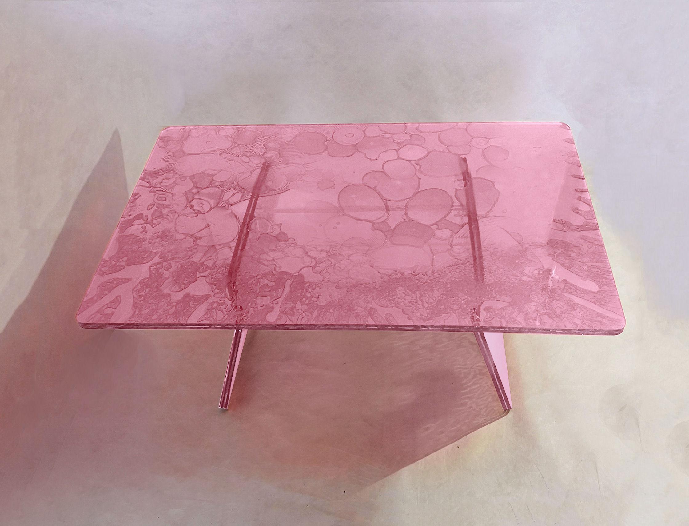 Machine-Made Sketch Coffee Table Made in Acrylic Pink Design Roberto Giacomucci in 2022 For Sale