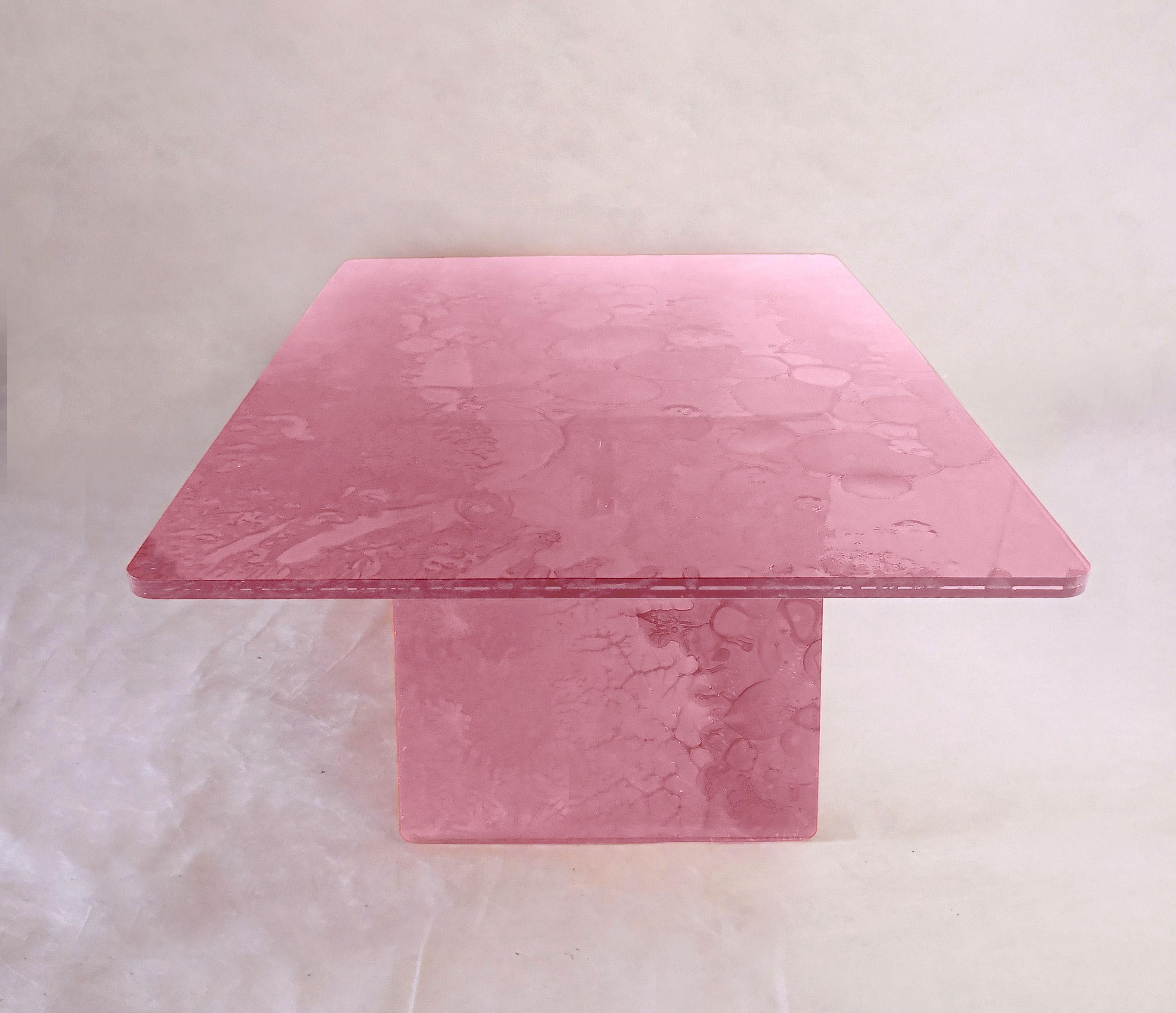 Sketch Coffee Table Made in Acrylic Pink Design Roberto Giacomucci in 2022 In New Condition For Sale In ancona, IT