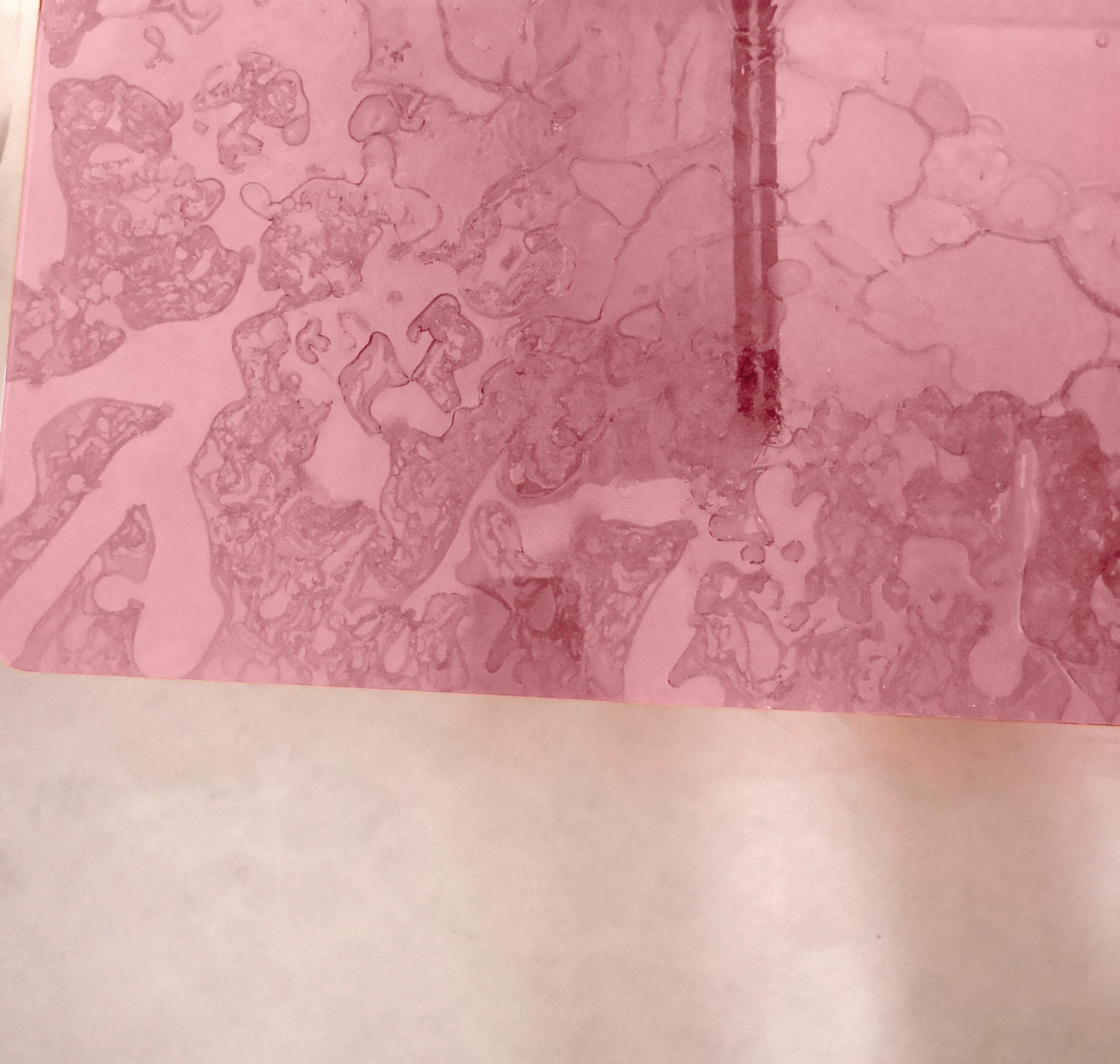 Sketch-Couchtisch aus Acryl in Rosa, Roberto Giacomucci, 2022 im Angebot 1