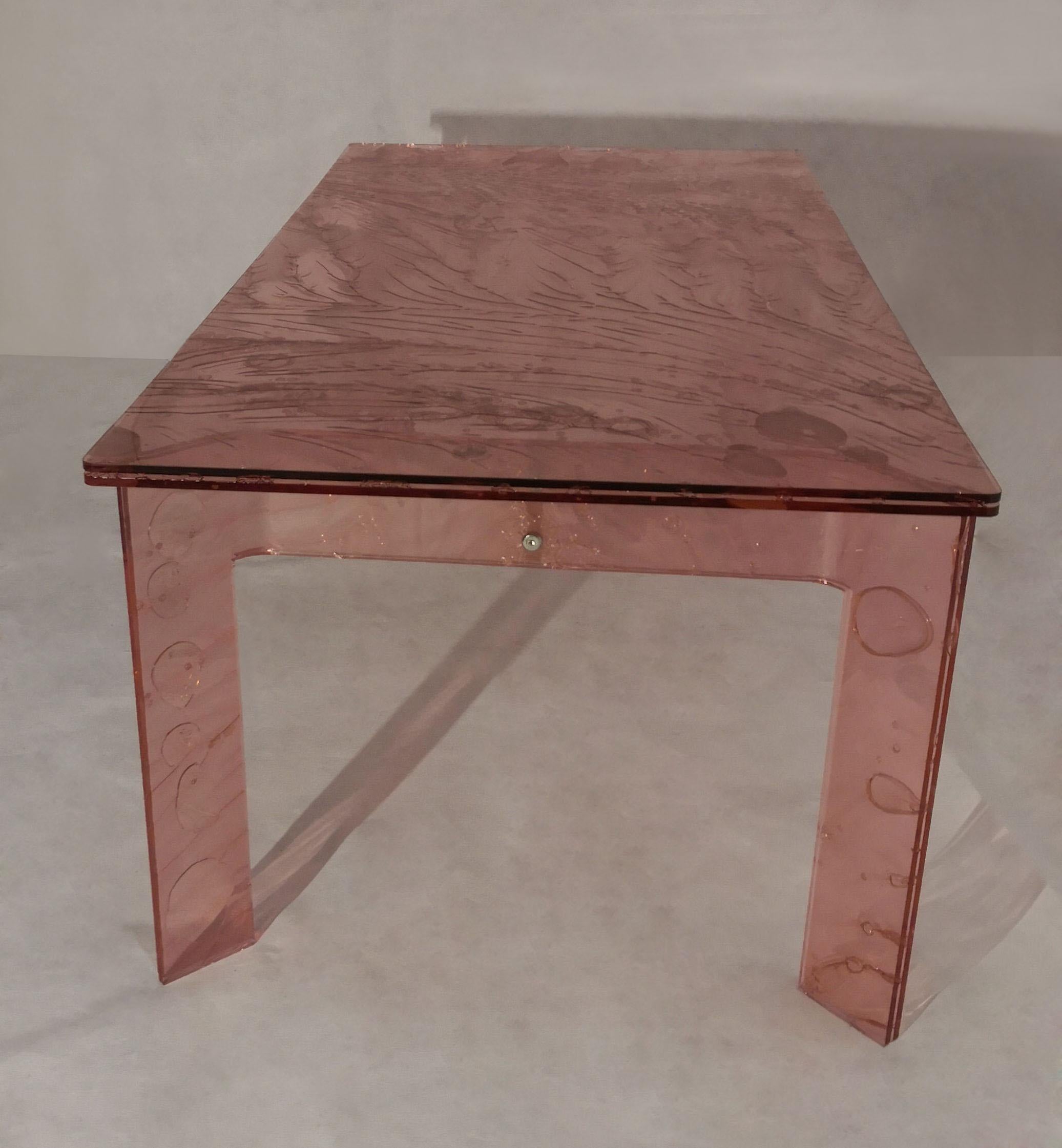 Machine-Made Sketch Coffee Table Made in Acrylic pink Design Roberto Giacomucci in 2023 For Sale