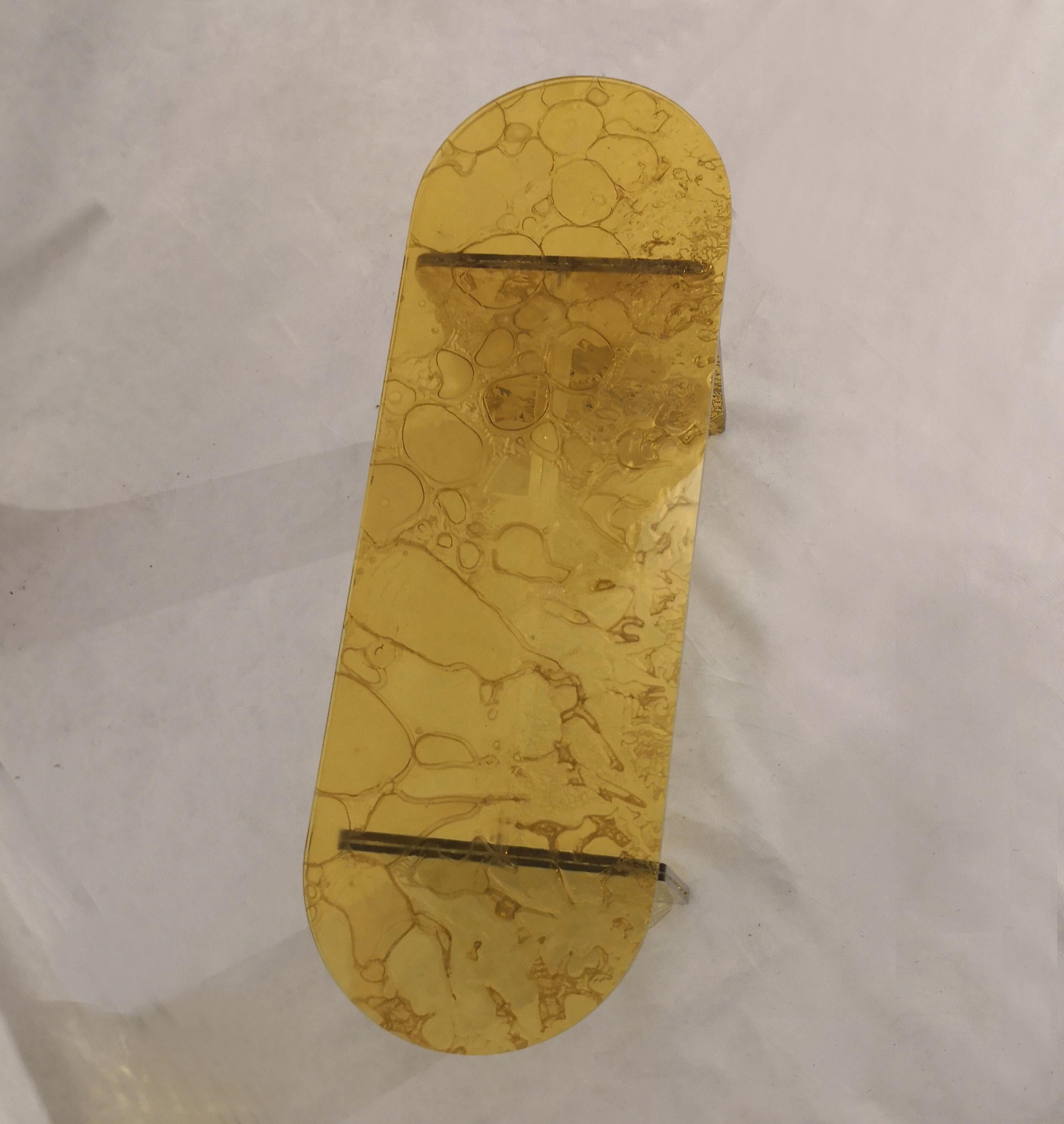 Sketch-Couchtisch aus gelbem Acryl, Roberto Giacomucci im Jahr 2023 (Maschinell gefertigt) im Angebot