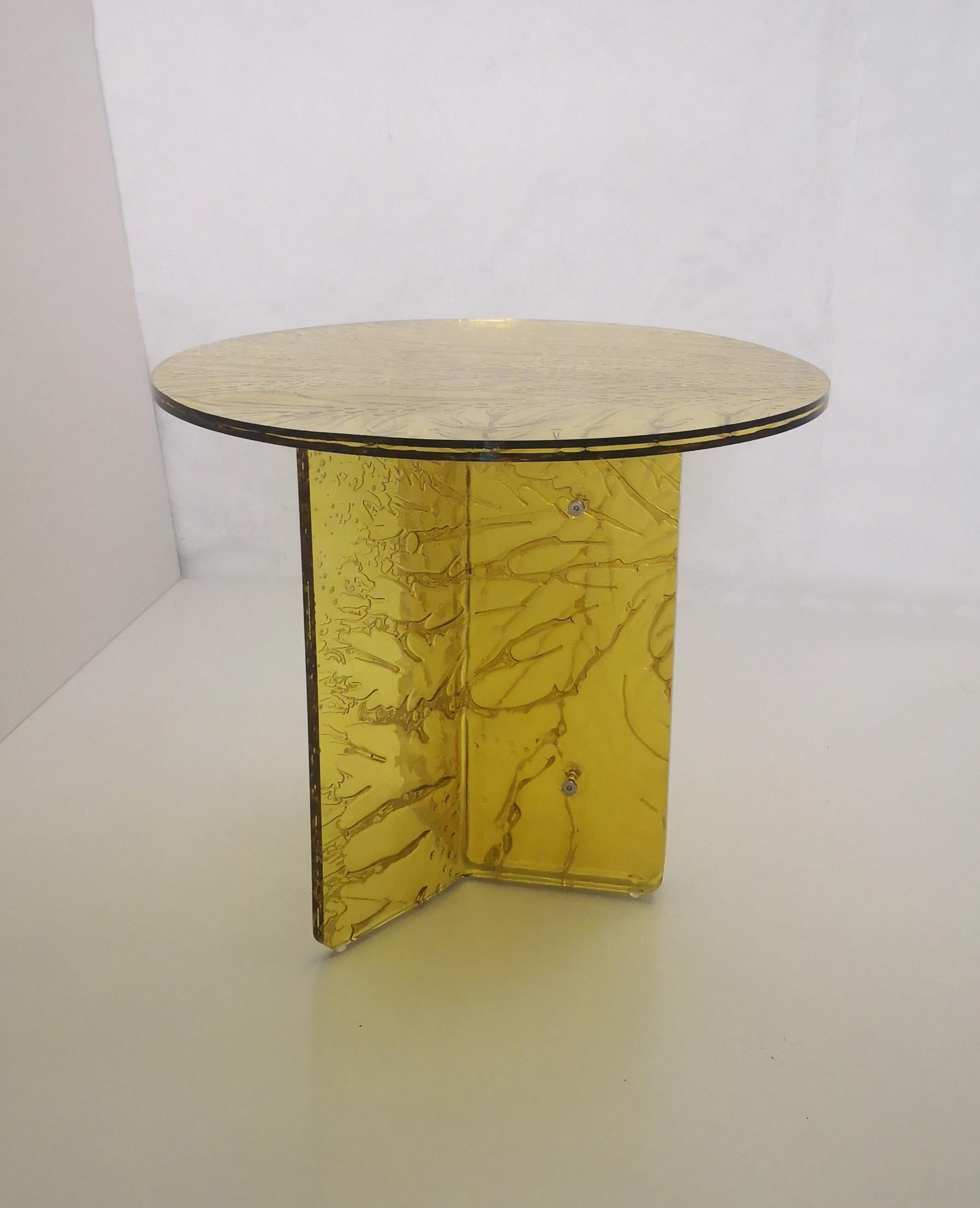 Contemporary Sketch Coffee Table Made in Acrylic yellow Design Roberto Giacomucci in 2023 For Sale
