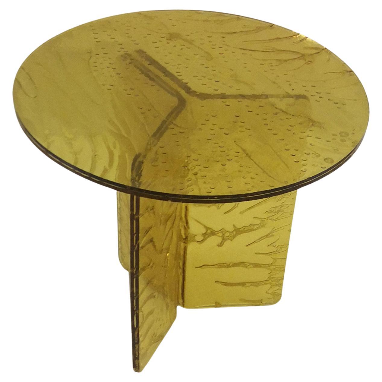 Table basse croquise fabriquée en acrylique jaune par Roberto Giacomucci en 2023