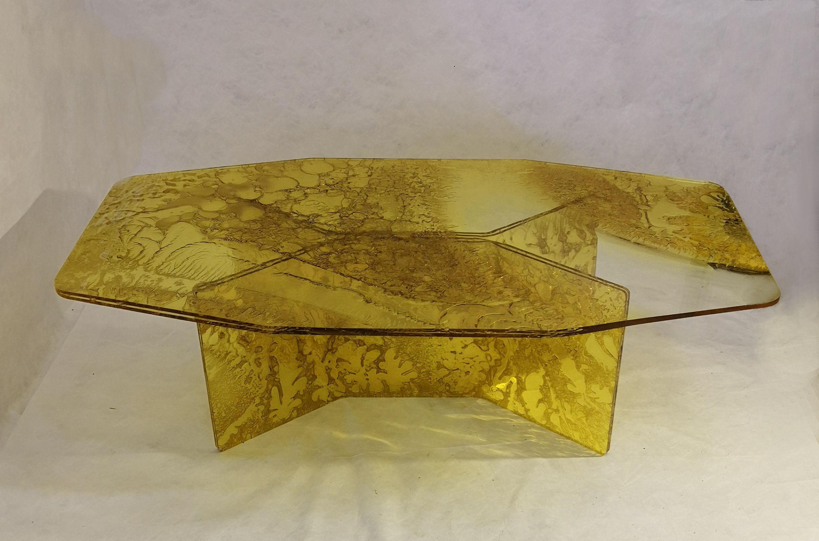 Modern Sketch Coffee Table Made of Acrylic Design Roberto Giacomucci 2022 For Sale