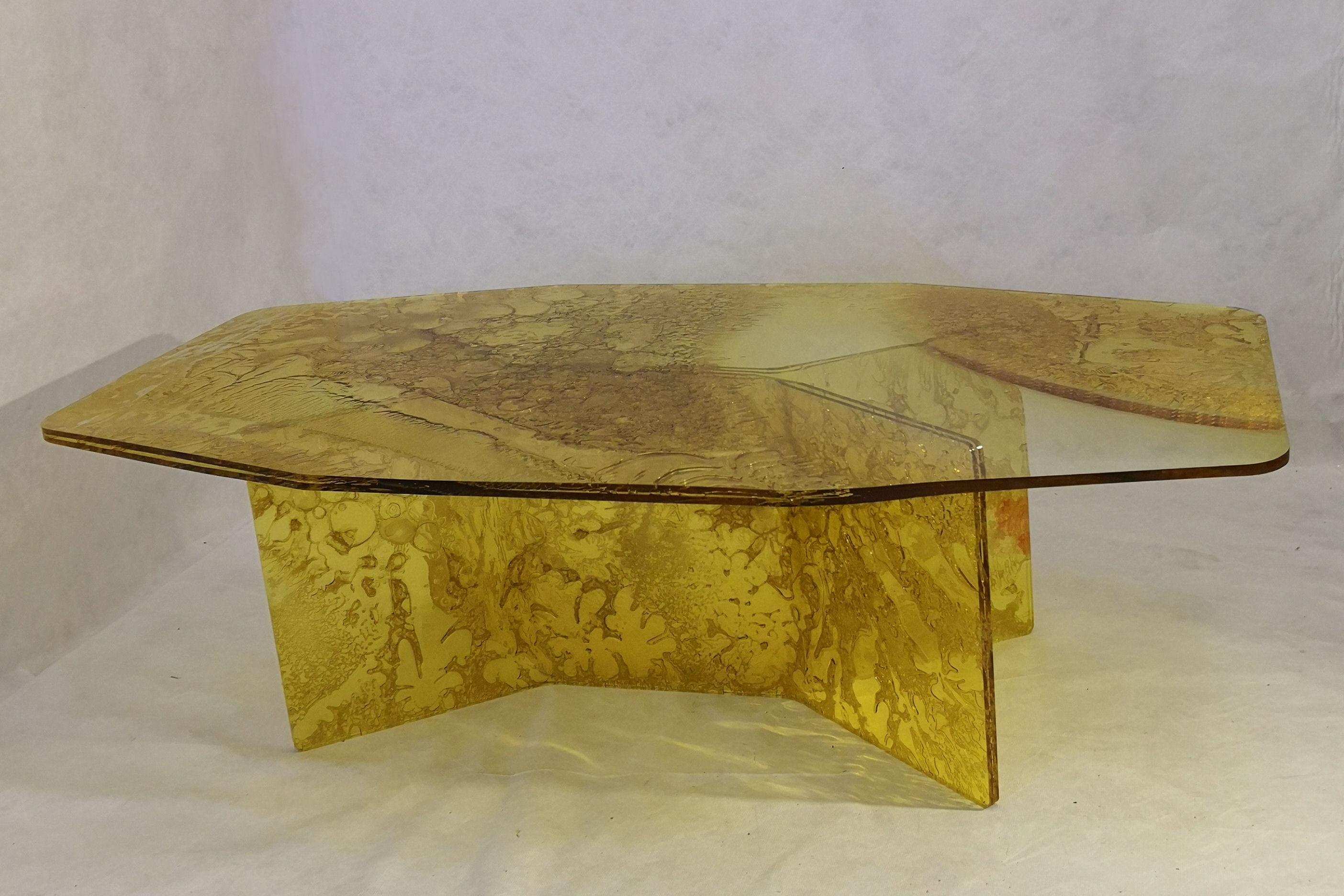 Machine-Made Sketch Coffee Table Made of Acrylic Design Roberto Giacomucci 2022 For Sale