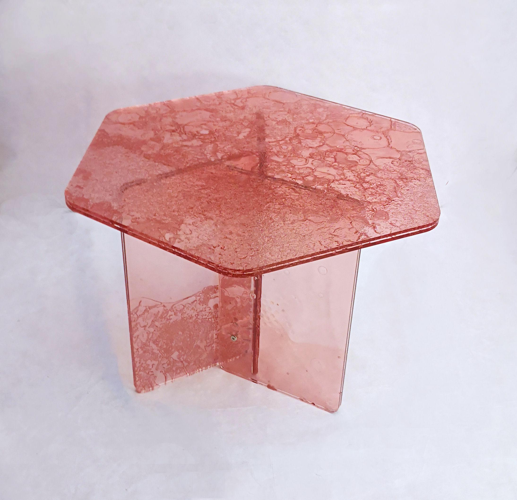 Side table, handmade in transparent yellow acrylic colored with an innovative technology.
The material is made through the fusion of three plates, one of which
partially cured center.
This process creates unique and particular effects,