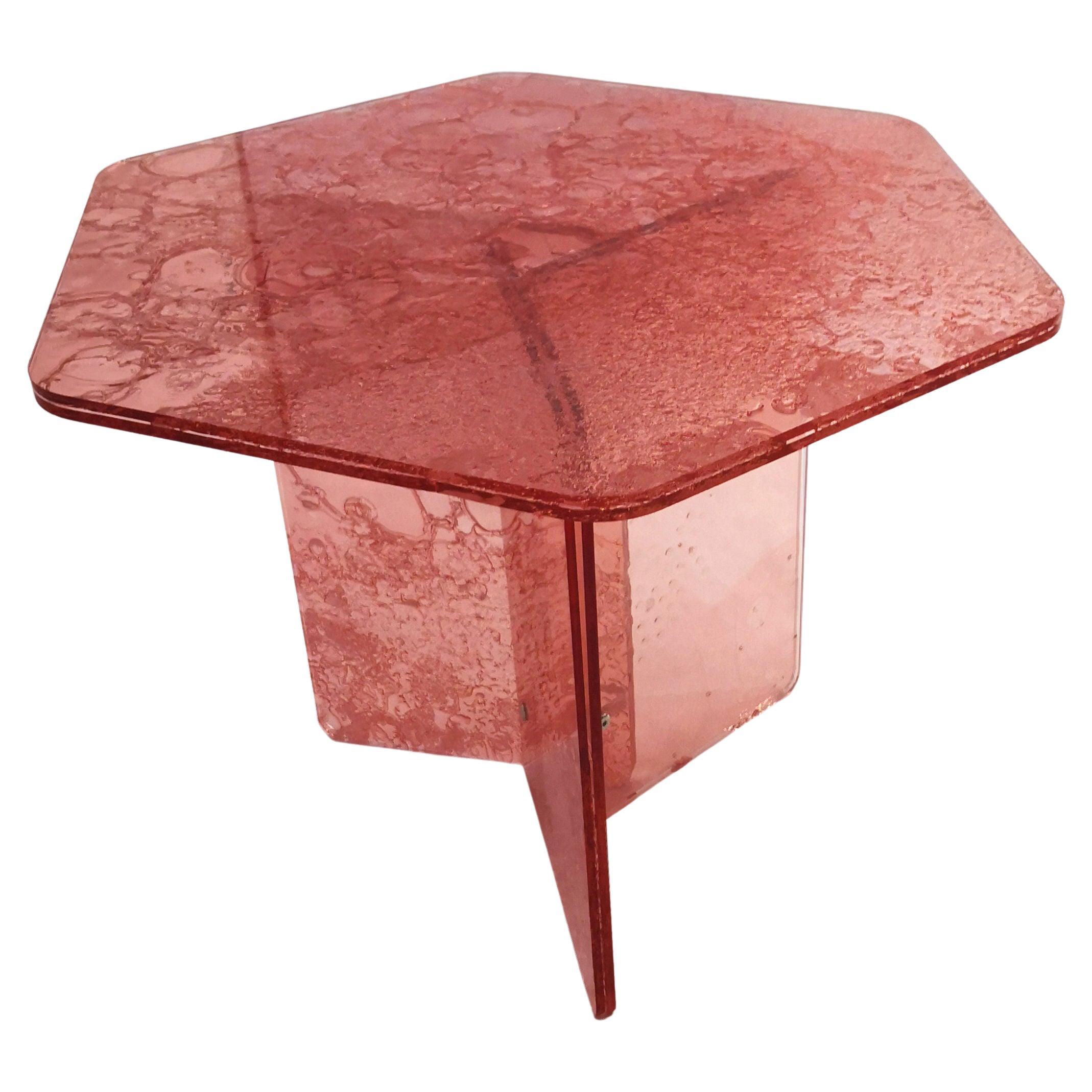 Table d'appoint hexagonale faite de l'acrylique rose Des de Roberto Giacomucci en 2020