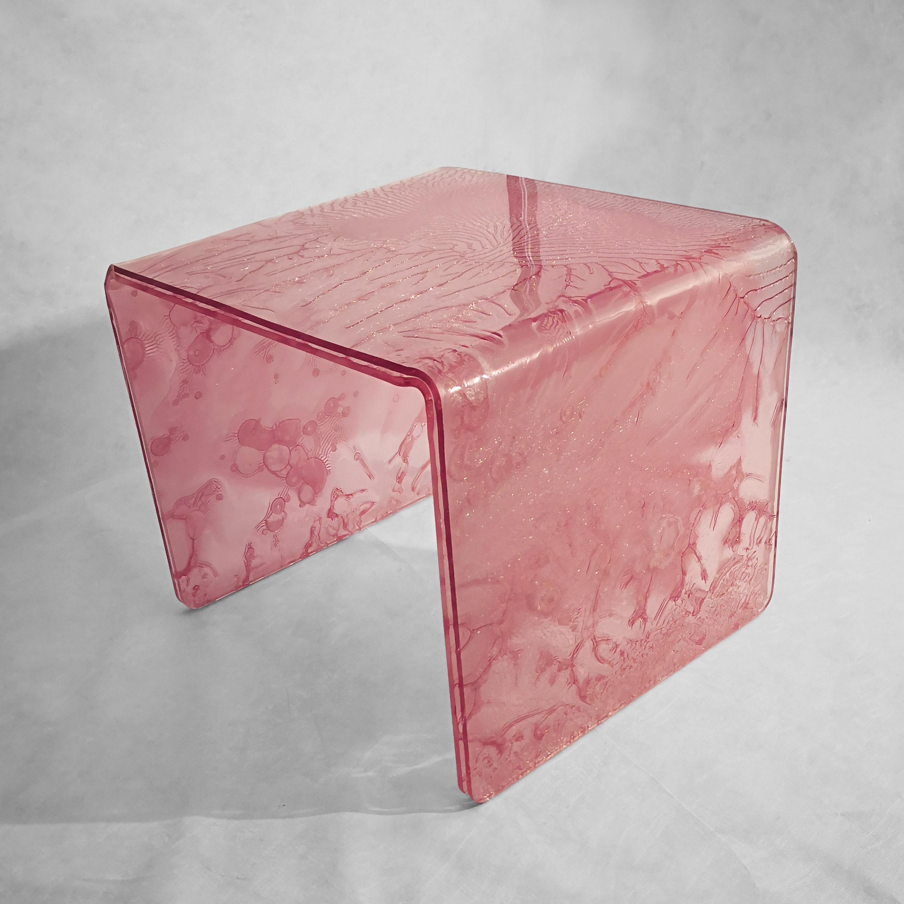 Side table, handmade in transparent pink acrylic colored with an innovative technology.
The material is made through the fusion of three plates, one of which
partially cured center.
This process creates unique and particular effects,