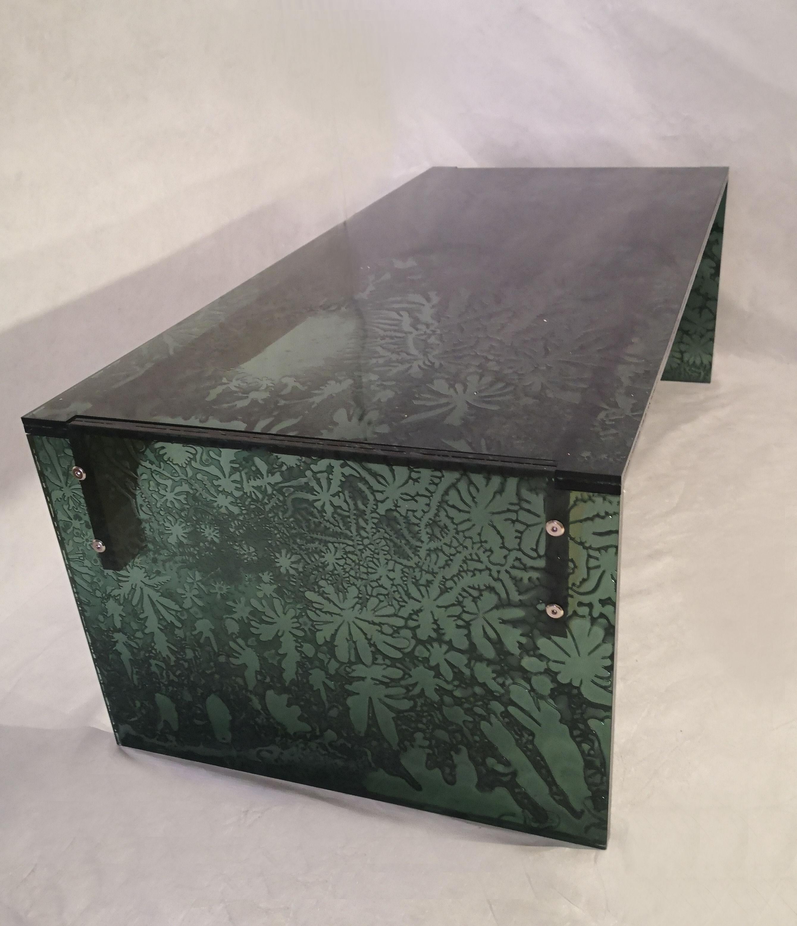 Italian Sketch Quadro Coffee Table Made of Green Moss Acrylic Des, Roberto Giacomucci For Sale