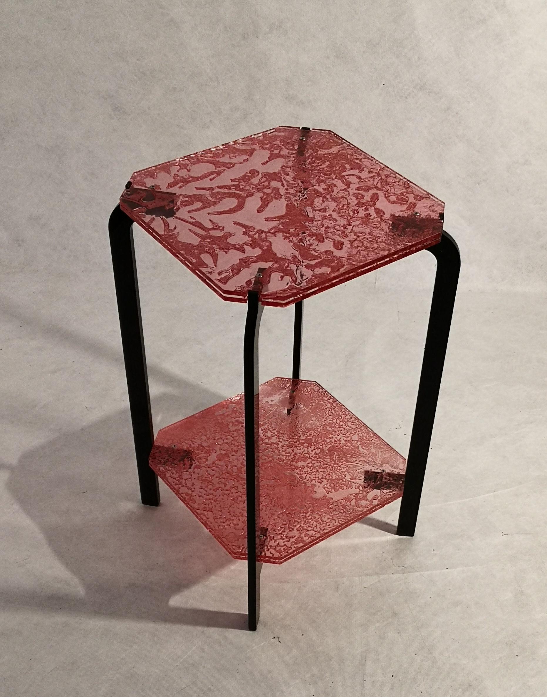 Side table, handmade in transparent pink acrylic colored with an innovative technology.
The material is made through the fusion of three plates, one of which
partially cured center.
This process creates unique and particular effects,