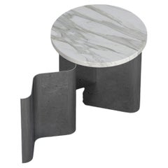 Tavolino in acciaio Sketch con piano in marmo, design contemporaneo, Made in Italy