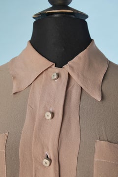 Chemise en mousseline de soie et boutons de marque Chanel