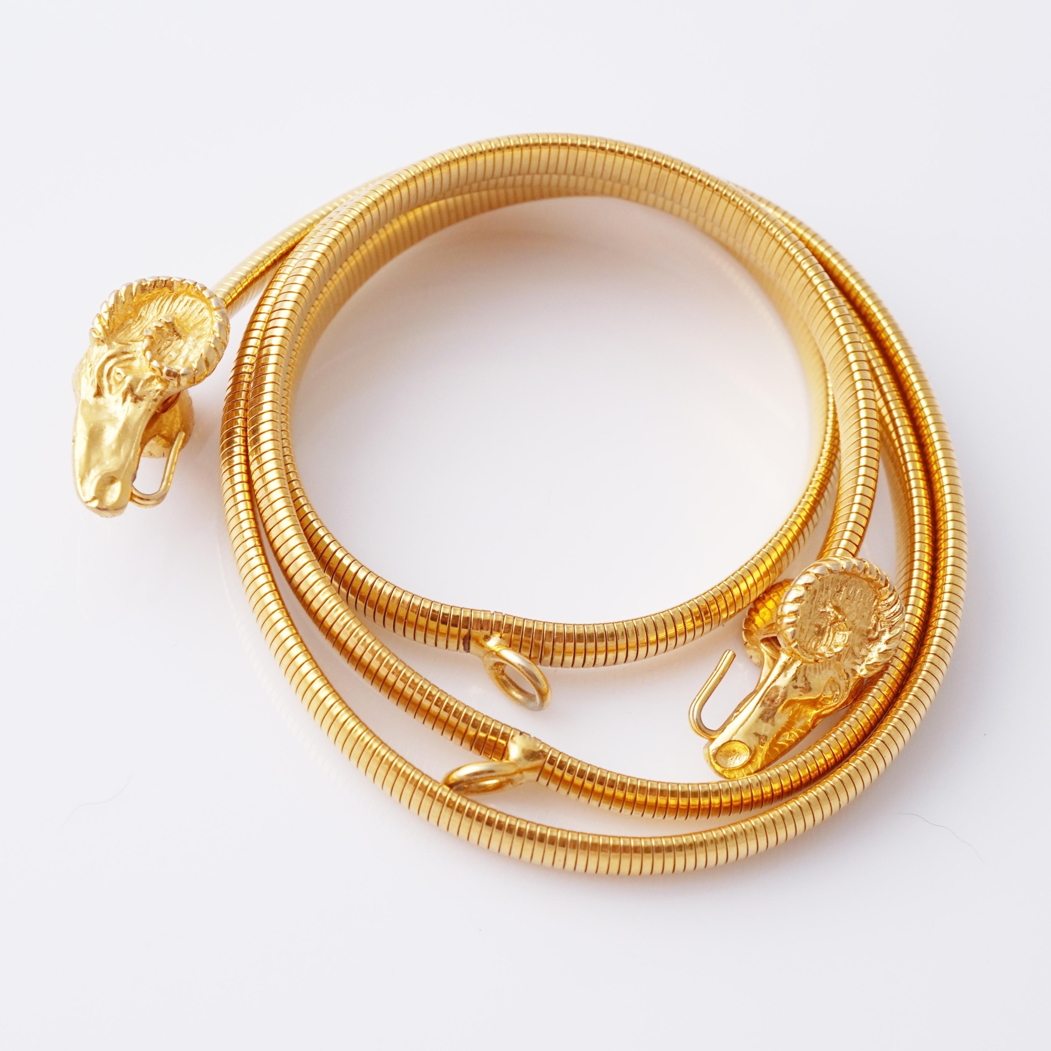 Skinny Gold Stretch Belt with Ram's Head Buckles, 1980s en Bueno estado para la venta en McKinney, TX